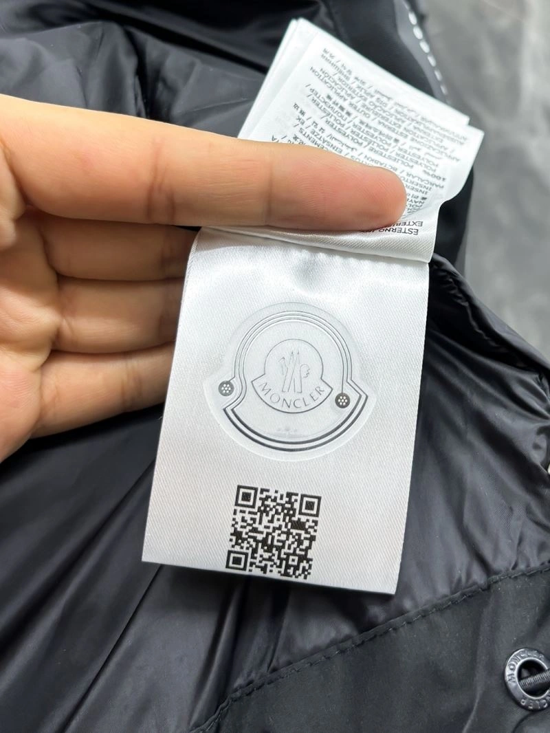 ZipUp Moncler Down Jackets 143771
