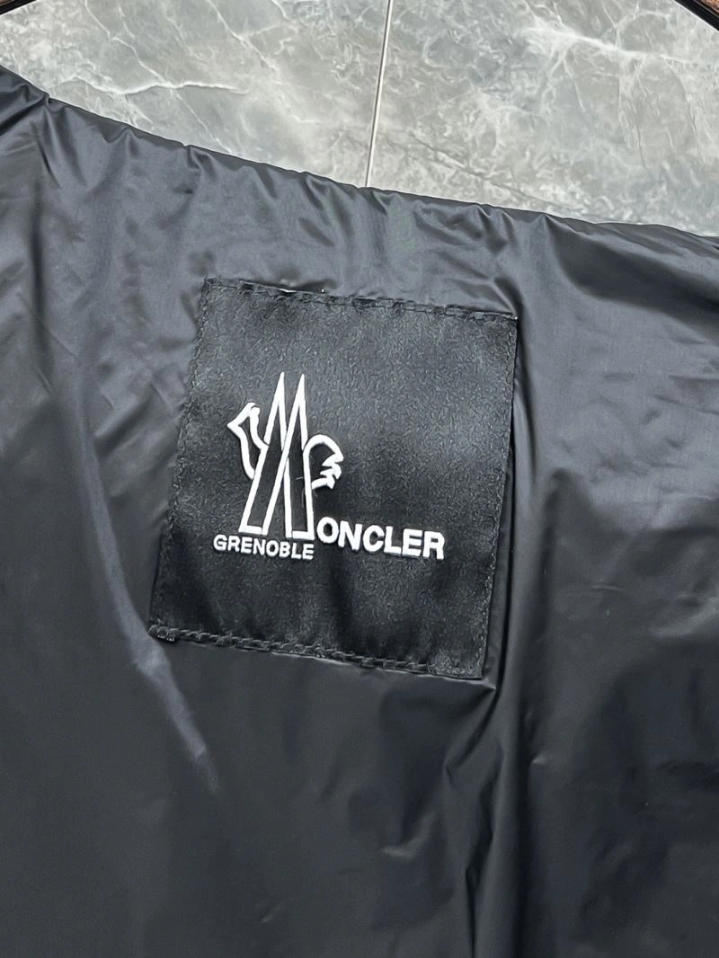 Moncler Down Jackets MultiPurpose 143797