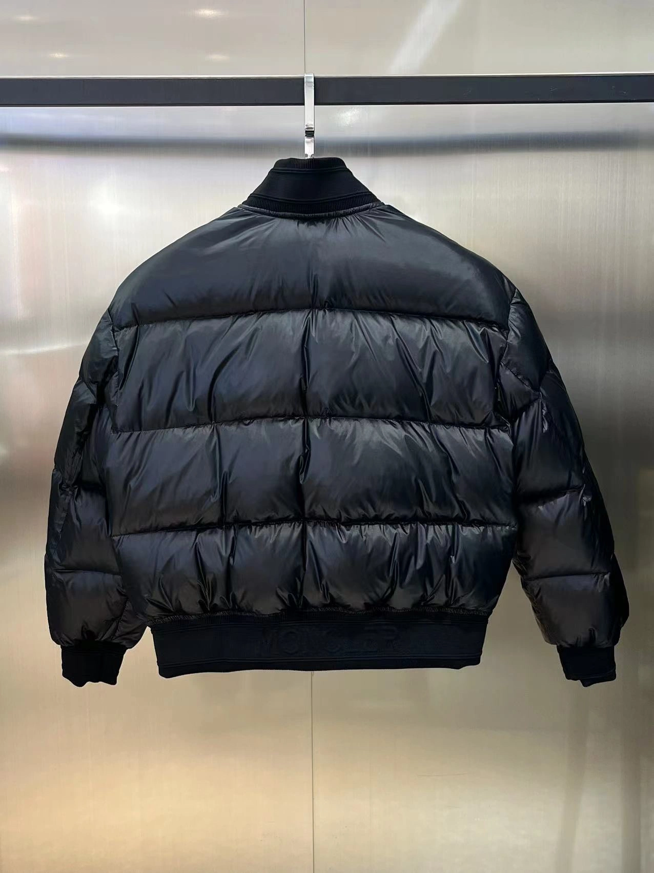 Moncler Down Jackets Sporty 145658