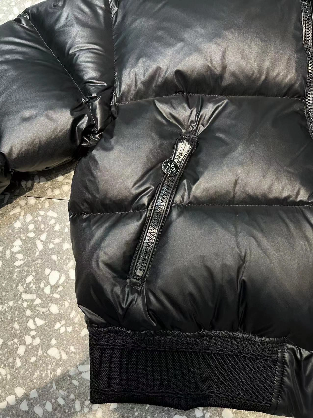 Moncler Down Jackets Sporty 145658