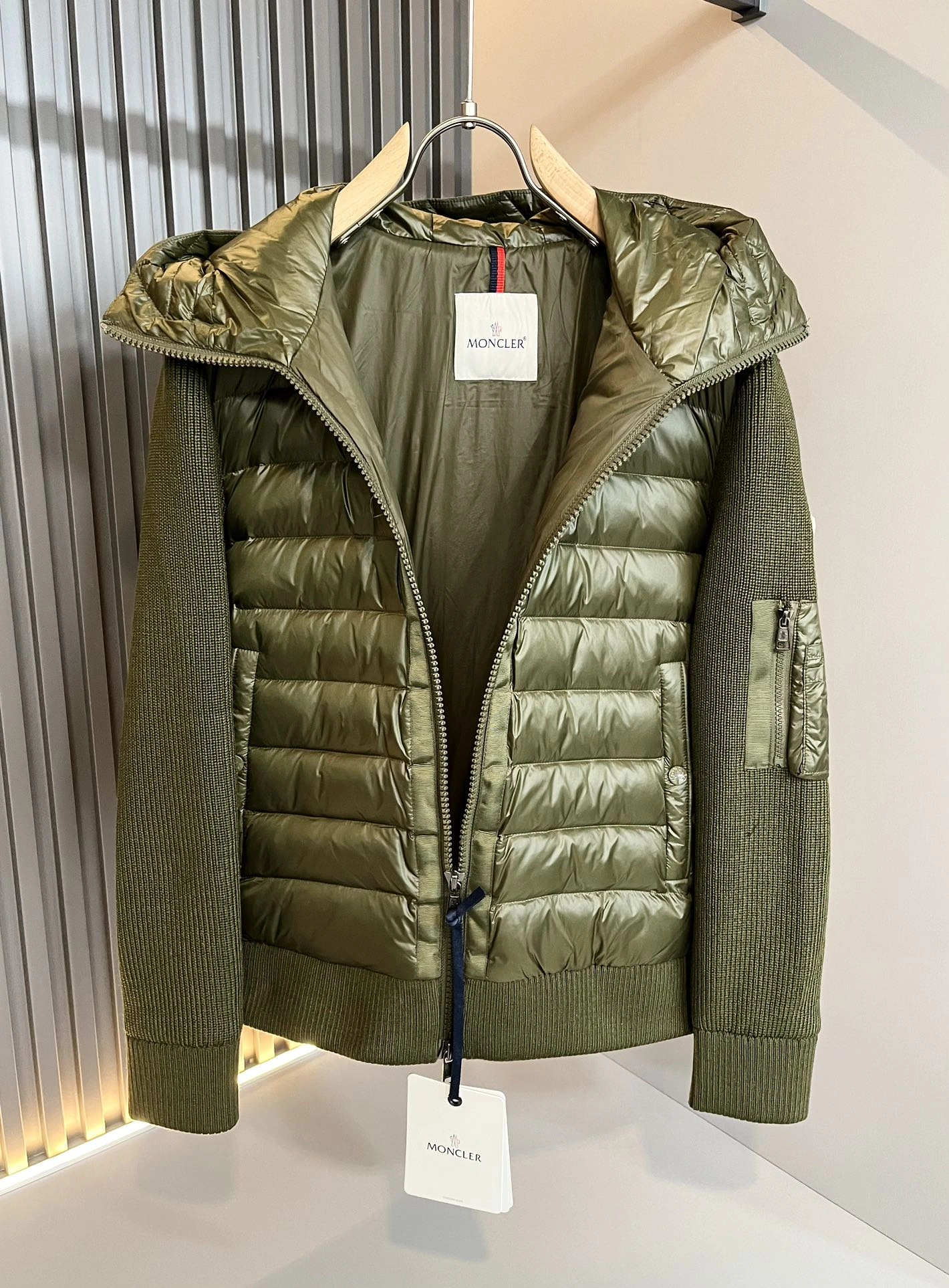SmoothTexture Moncler Down Jackets 145675