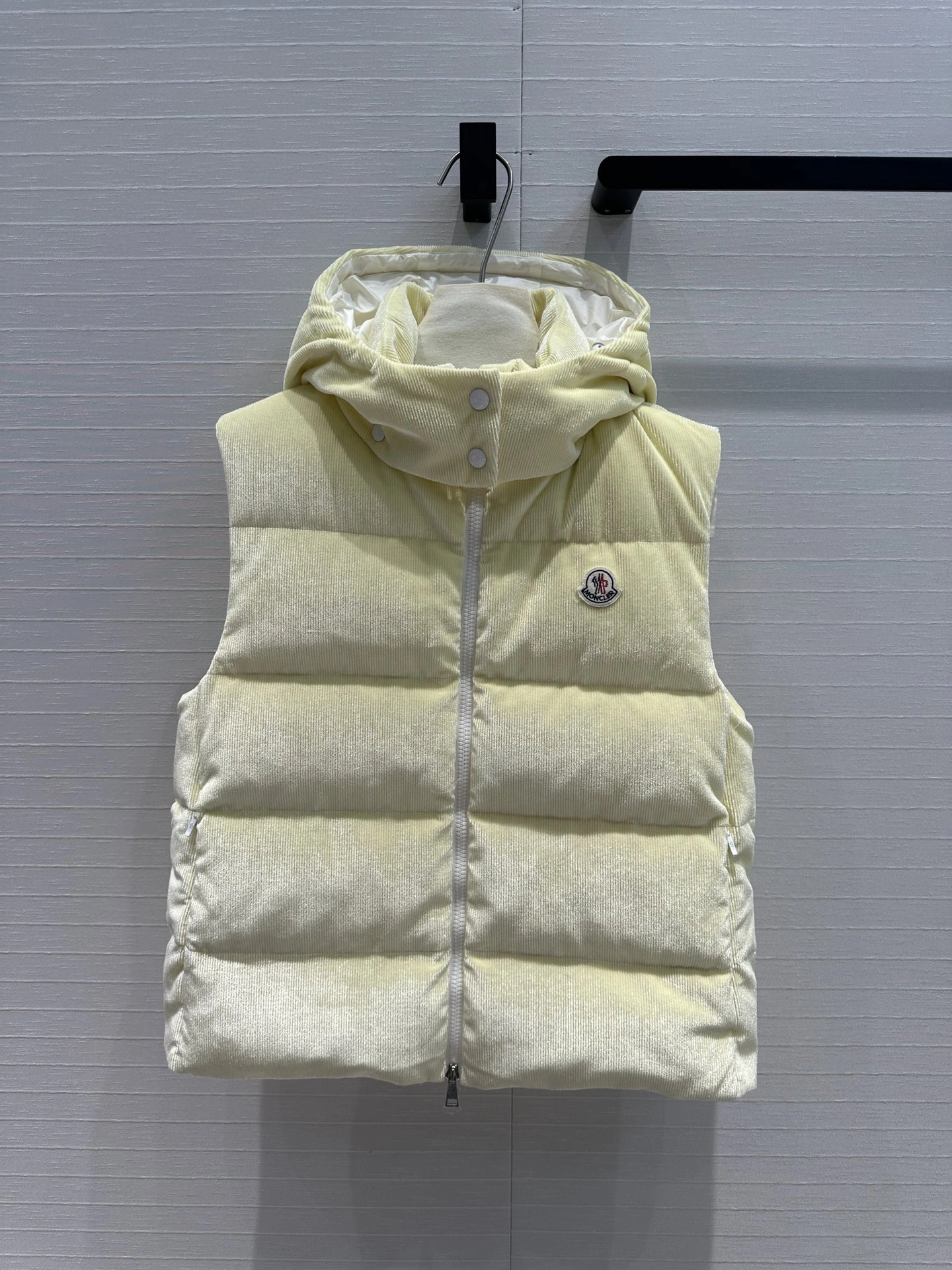Durable Moncler Down Jackets 145647