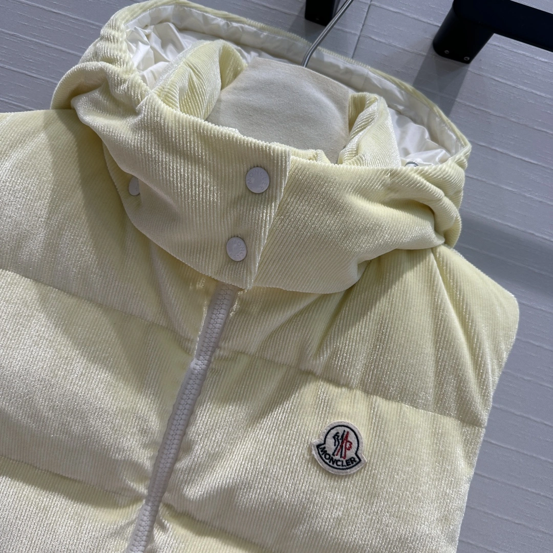 Durable Moncler Down Jackets 145647