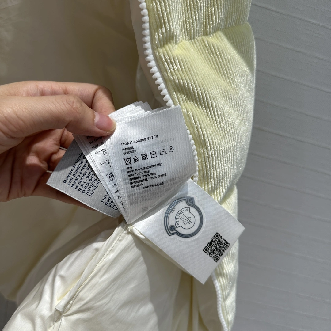 Durable Moncler Down Jackets 145647