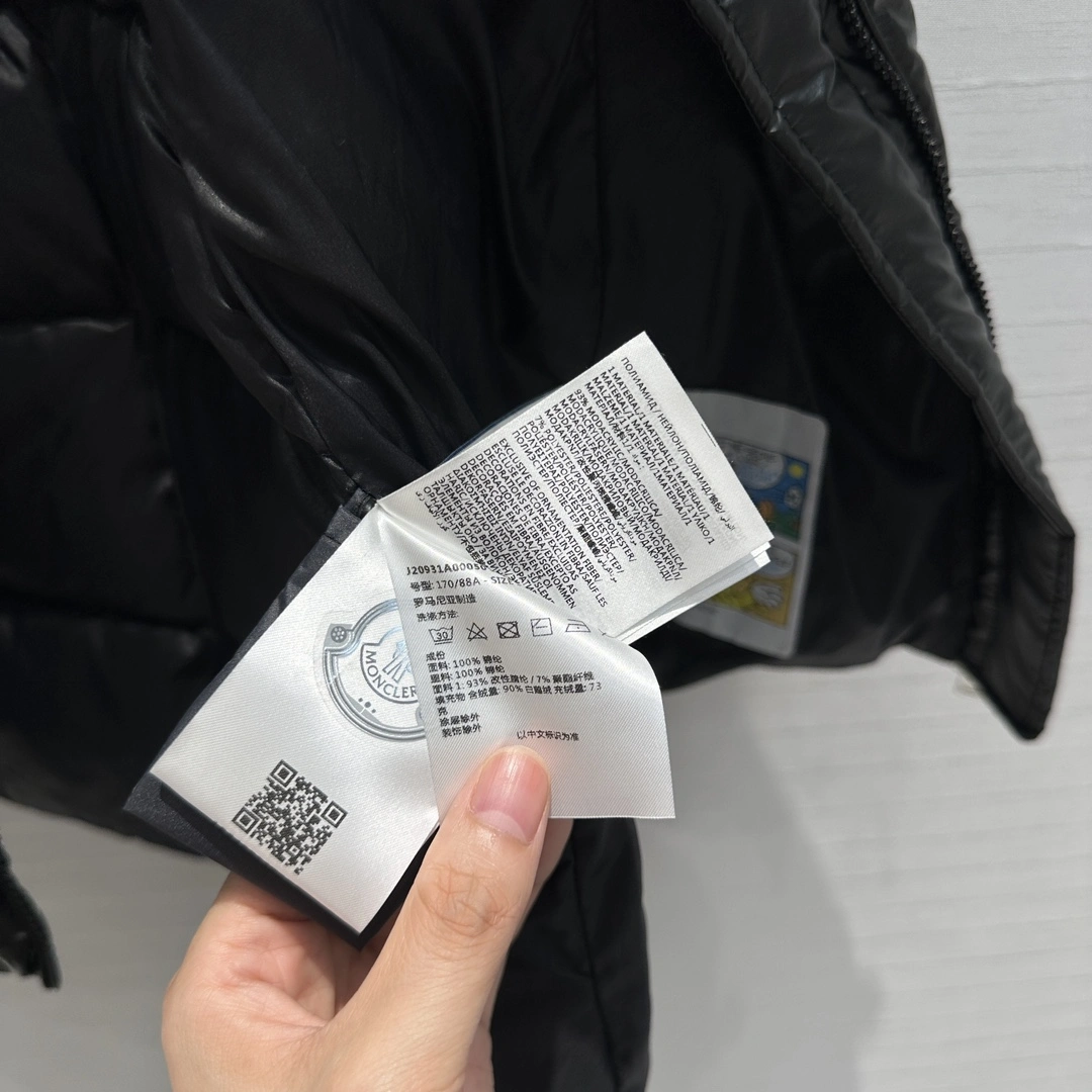 Moncler Down Jackets WaterResistant 145621