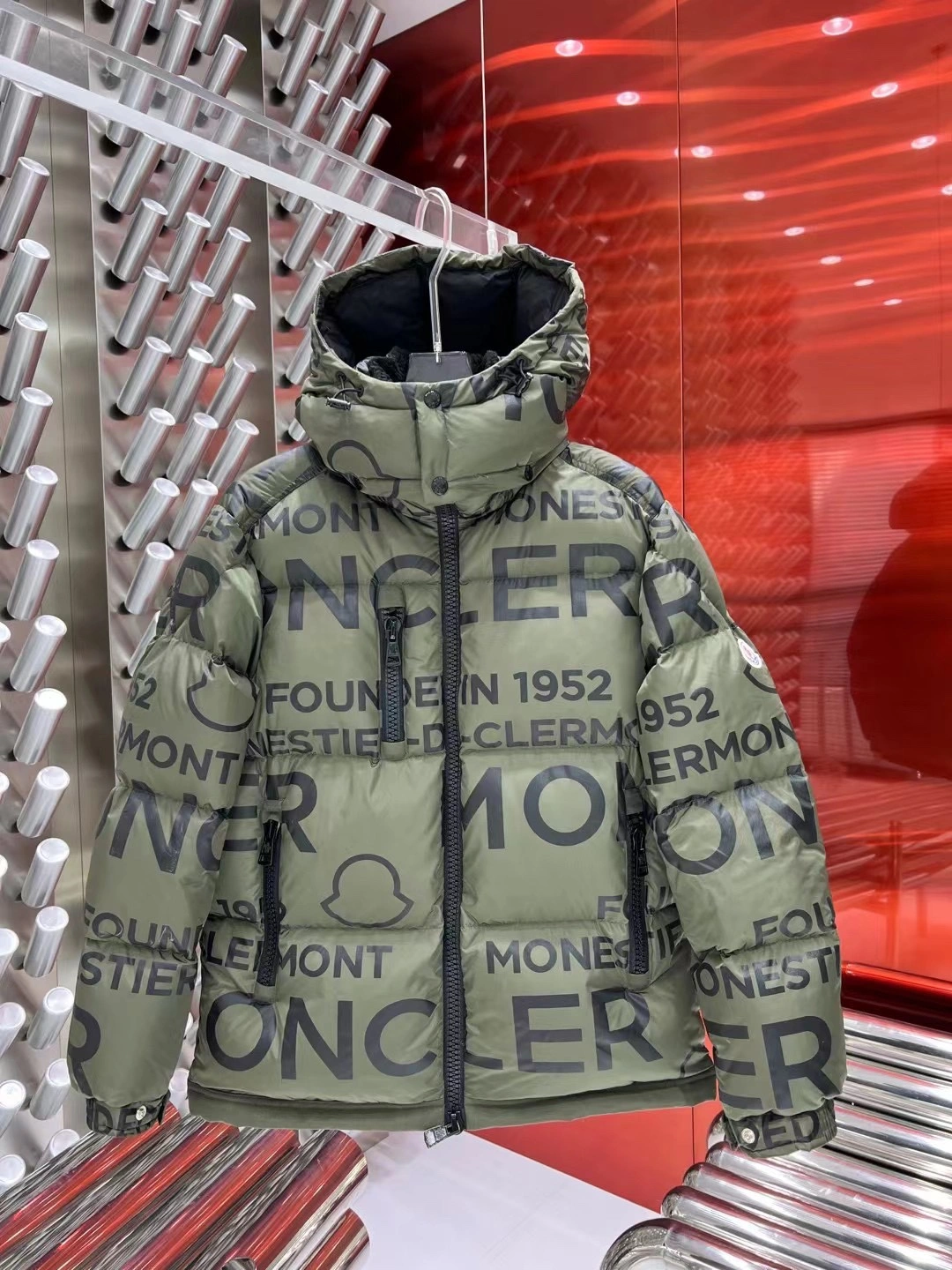 Moncler Down Jackets Supportive 145616
