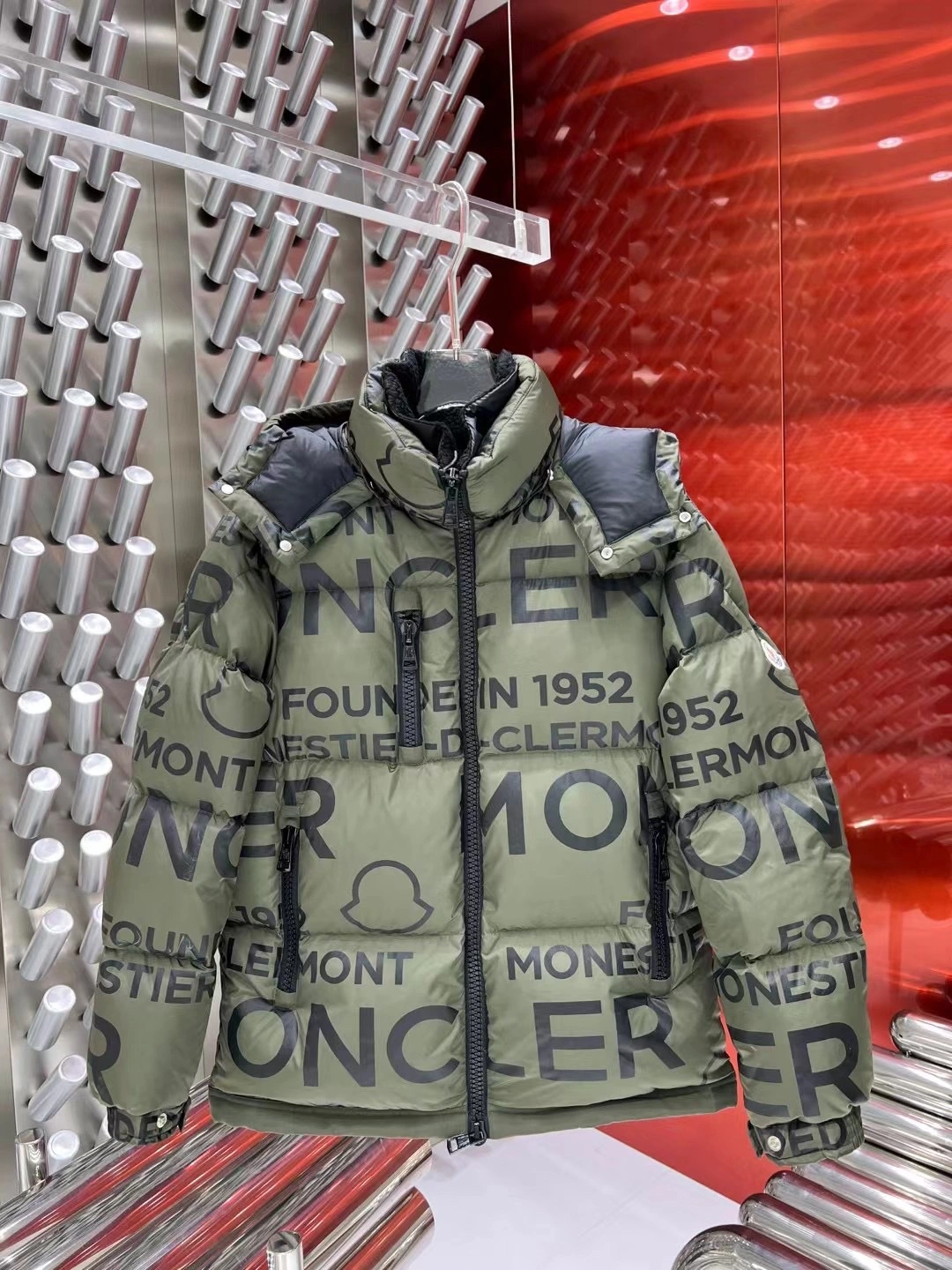 Moncler Down Jackets Supportive 145616