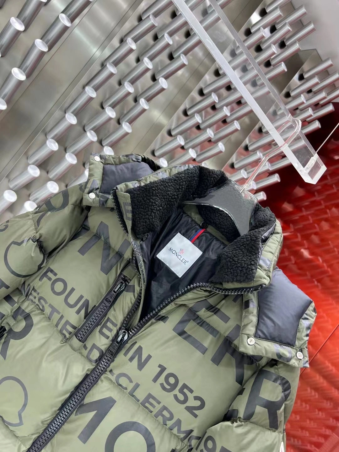 Moncler Down Jackets Supportive 145616