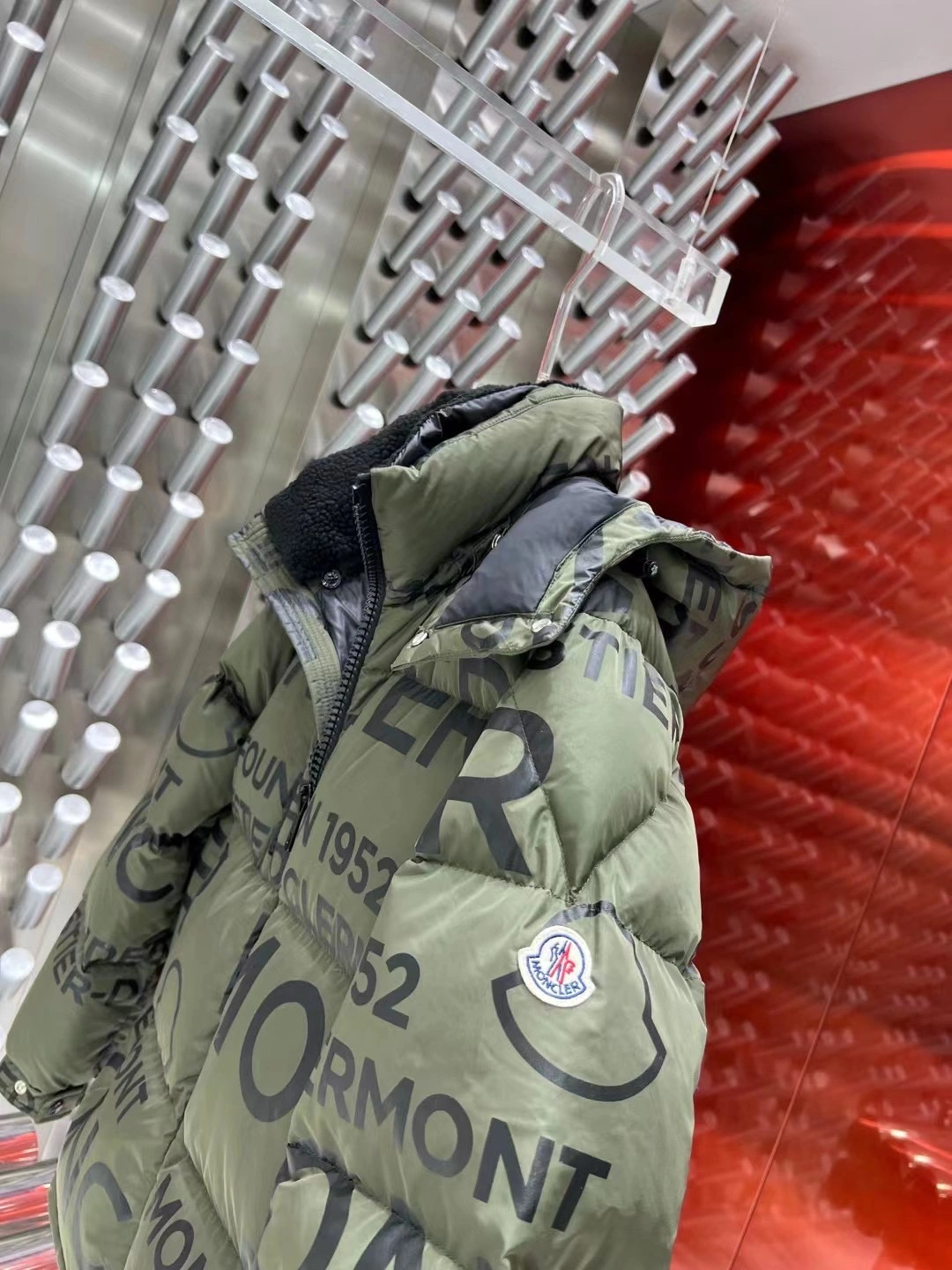 Moncler Down Jackets Supportive 145616
