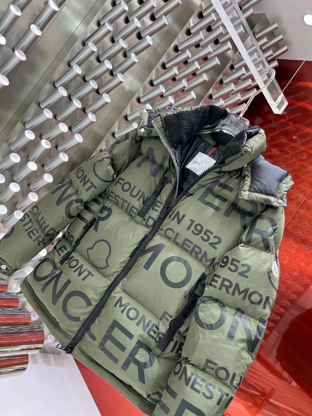 Moncler Down Jackets Supportive 145616