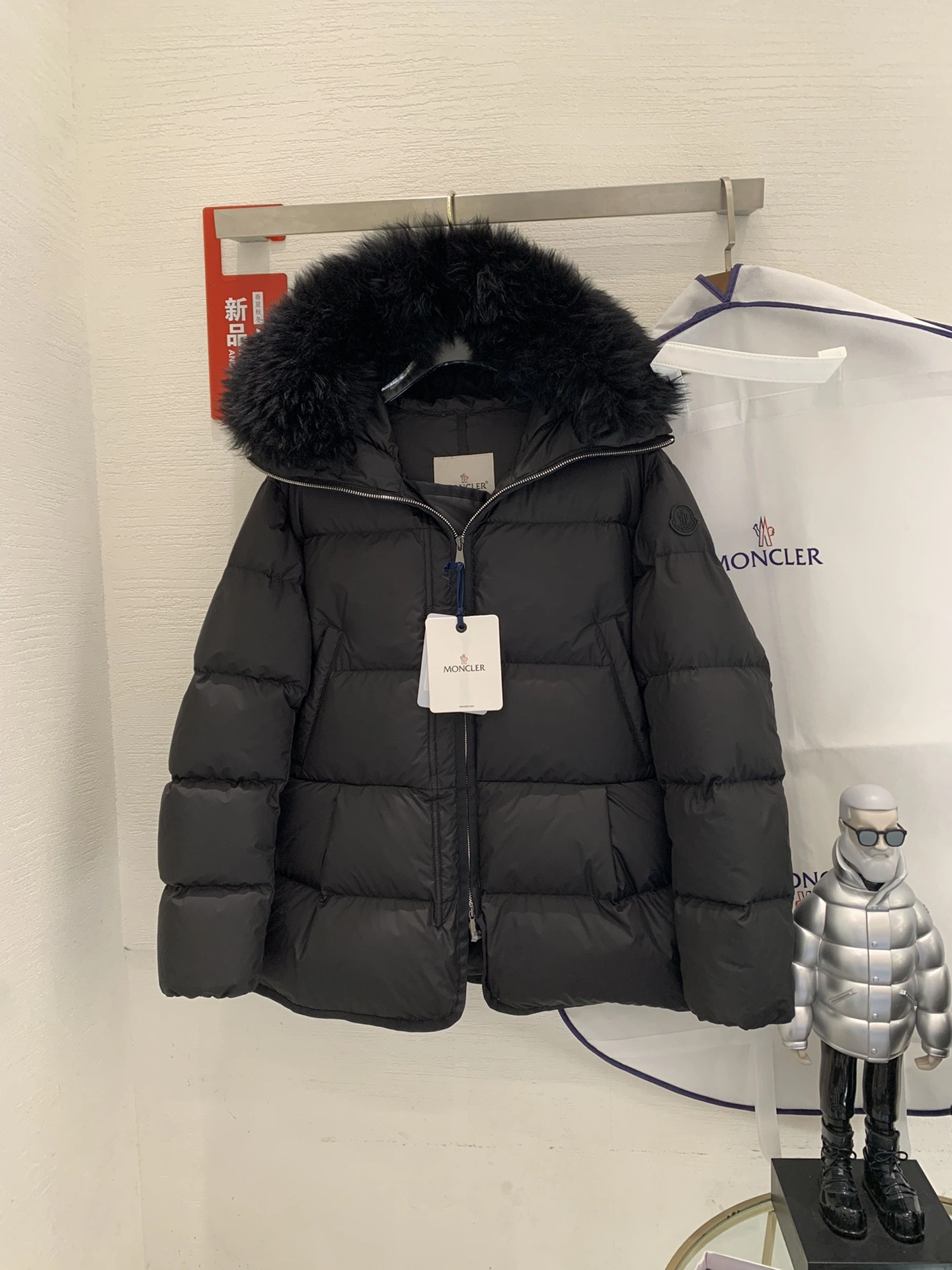 ModernLook Moncler Down Jackets 145617