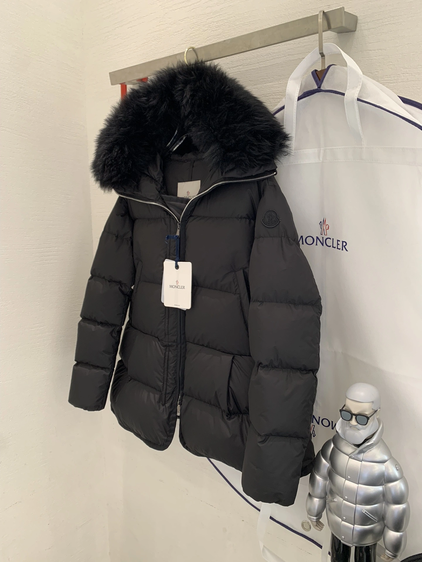 ModernLook Moncler Down Jackets 145617