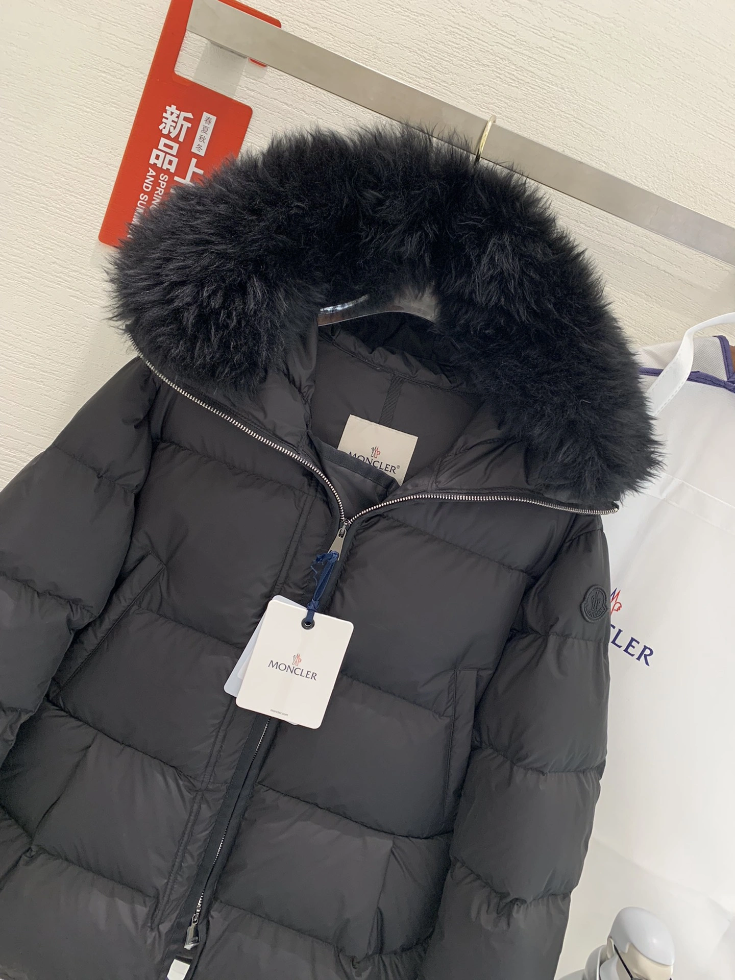 ModernLook Moncler Down Jackets 145617