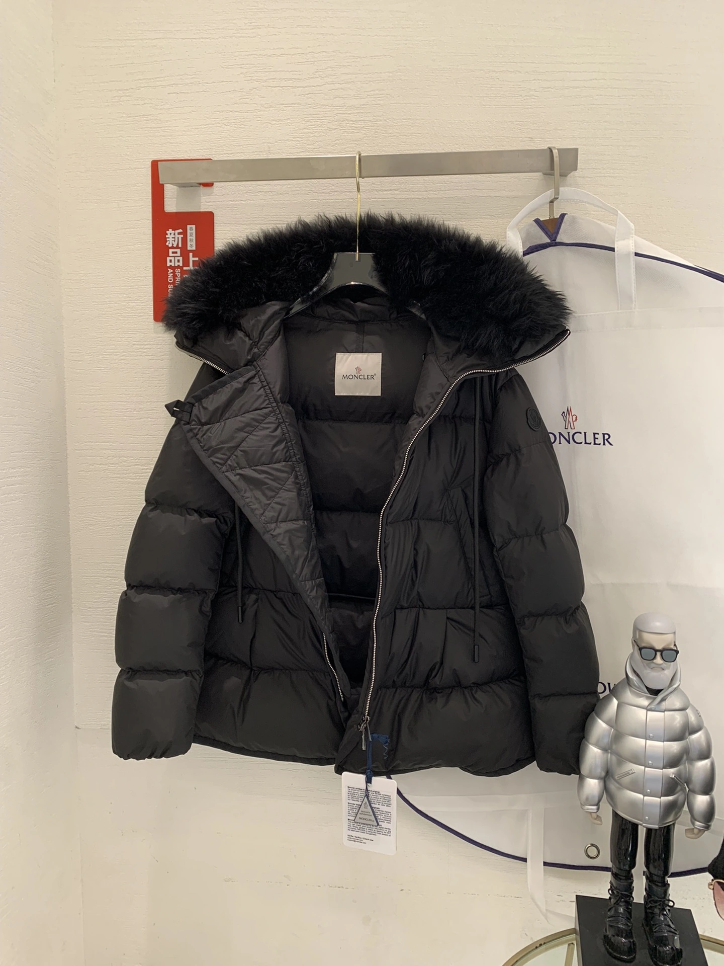 ModernLook Moncler Down Jackets 145617