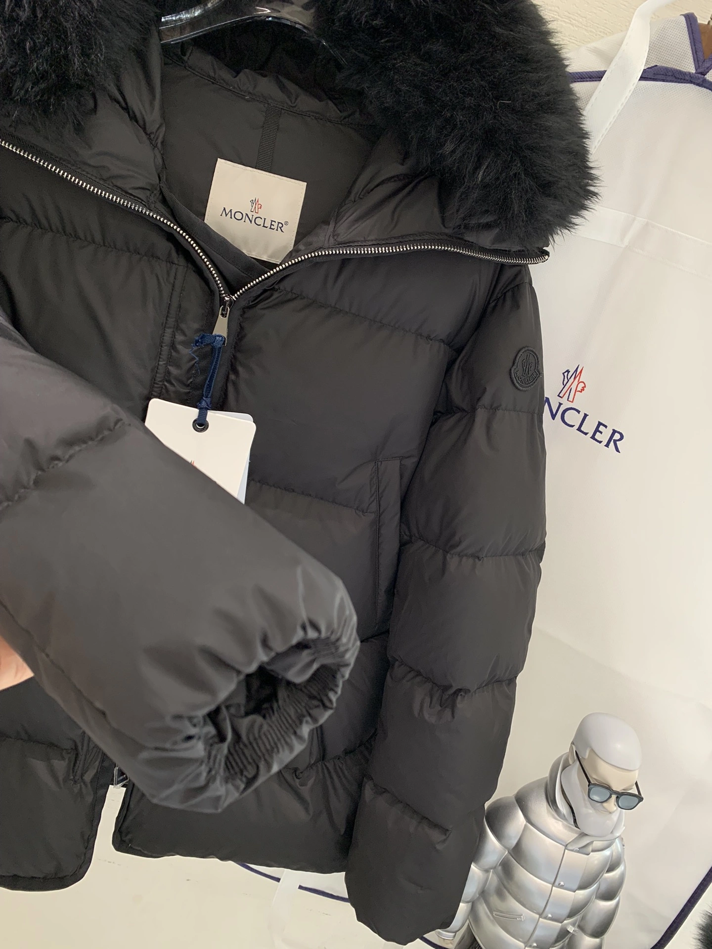 ModernLook Moncler Down Jackets 145617