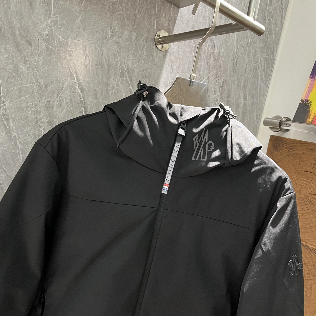 Bright Moncler Down Jackets 145609