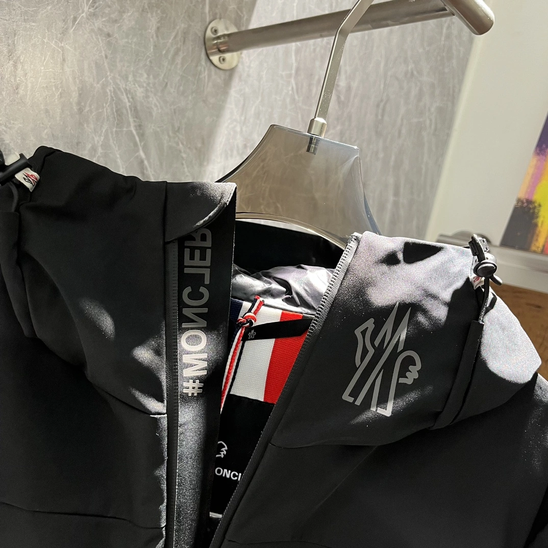 Bright Moncler Down Jackets 145609