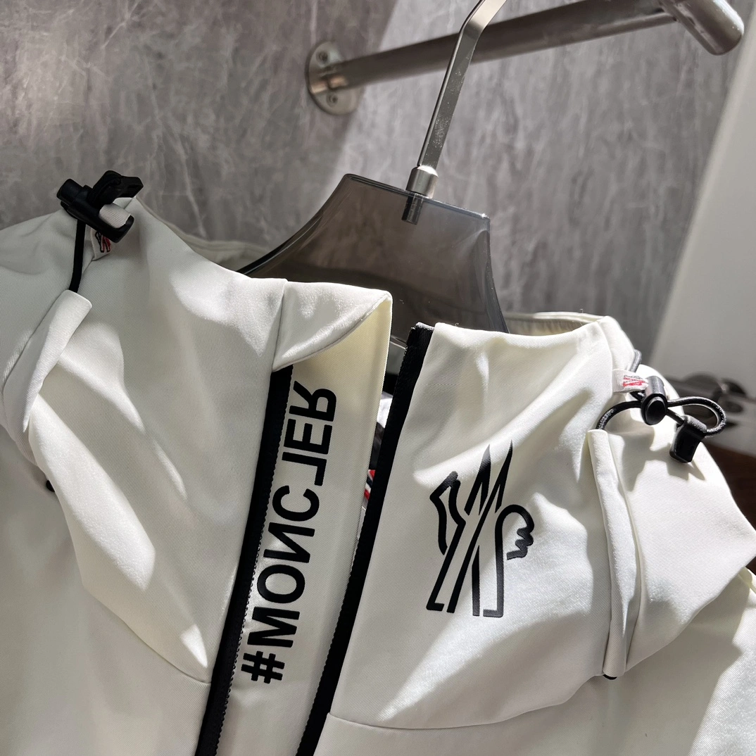 Moncler Down Jackets Modern 145614