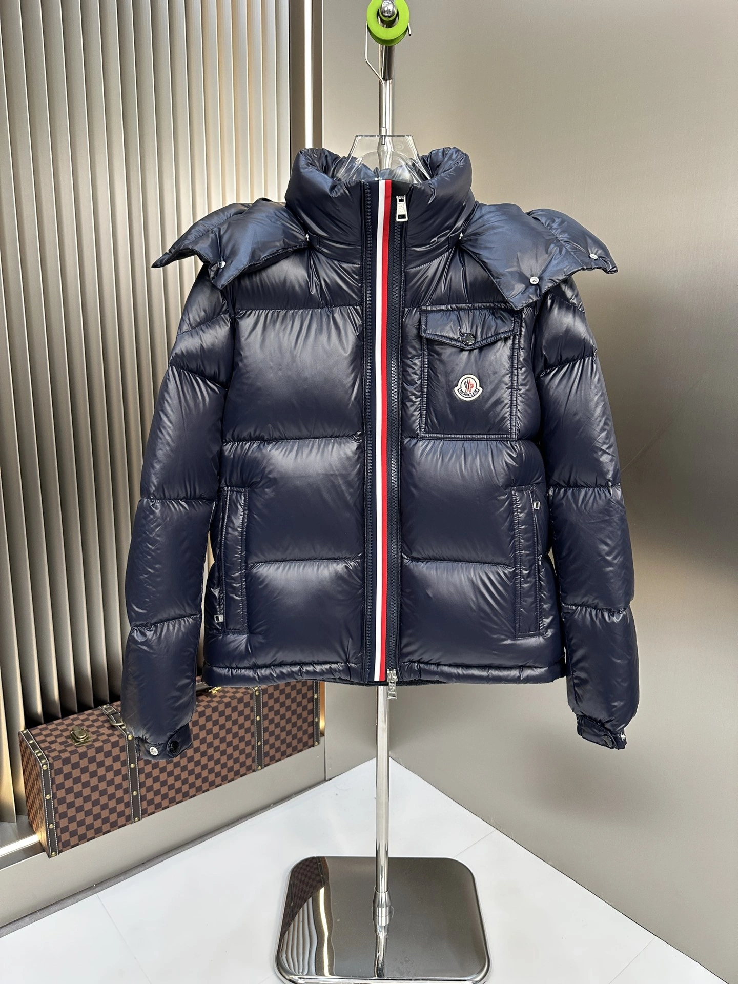 FreshLook Moncler Down Jackets 145605