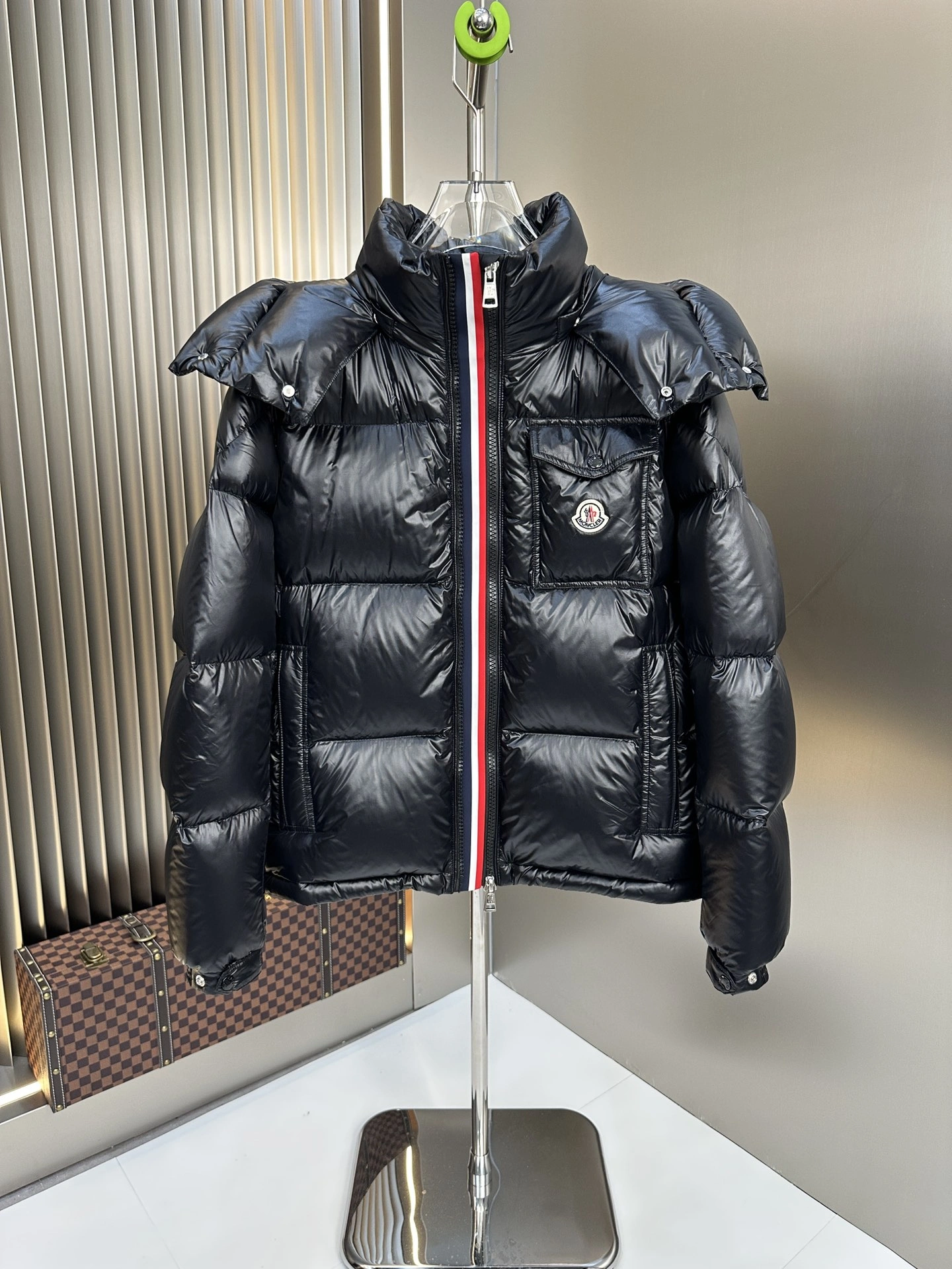 FreshLook Moncler Down Jackets 145605