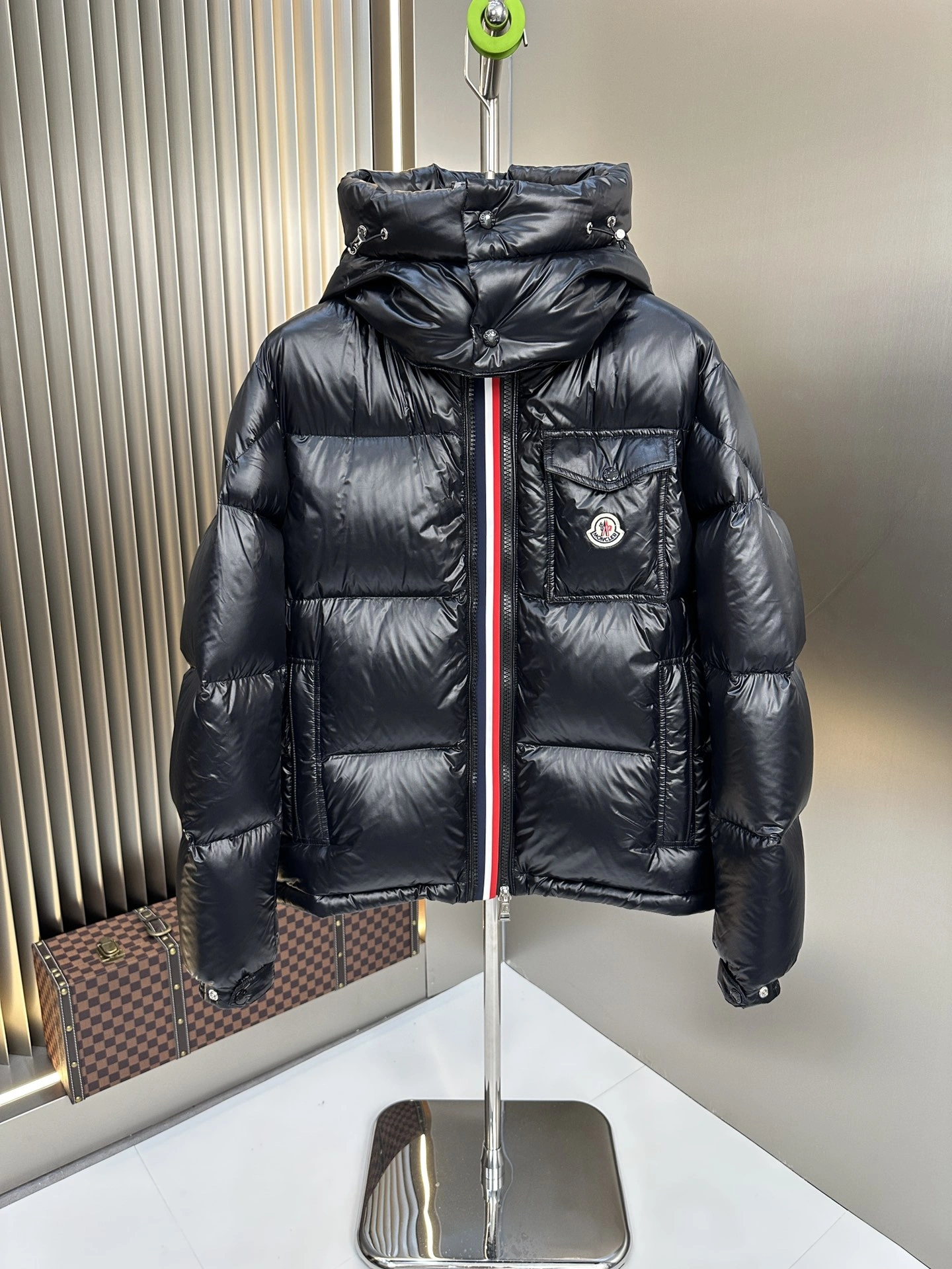FreshLook Moncler Down Jackets 145605