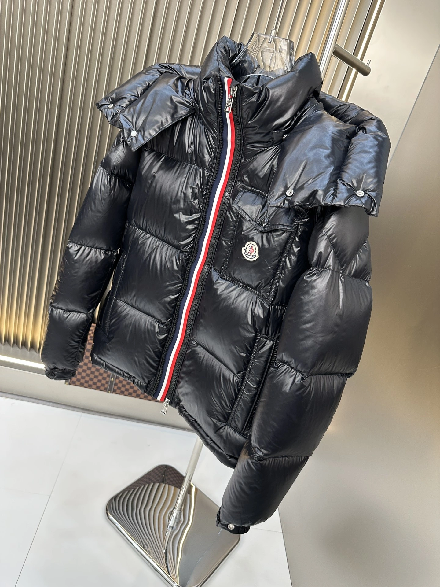 FreshLook Moncler Down Jackets 145605
