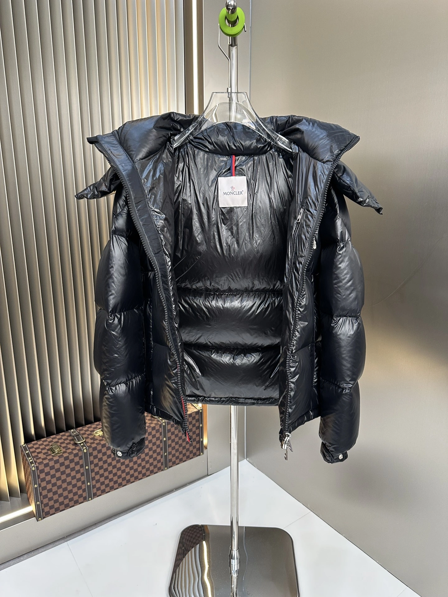 FreshLook Moncler Down Jackets 145605
