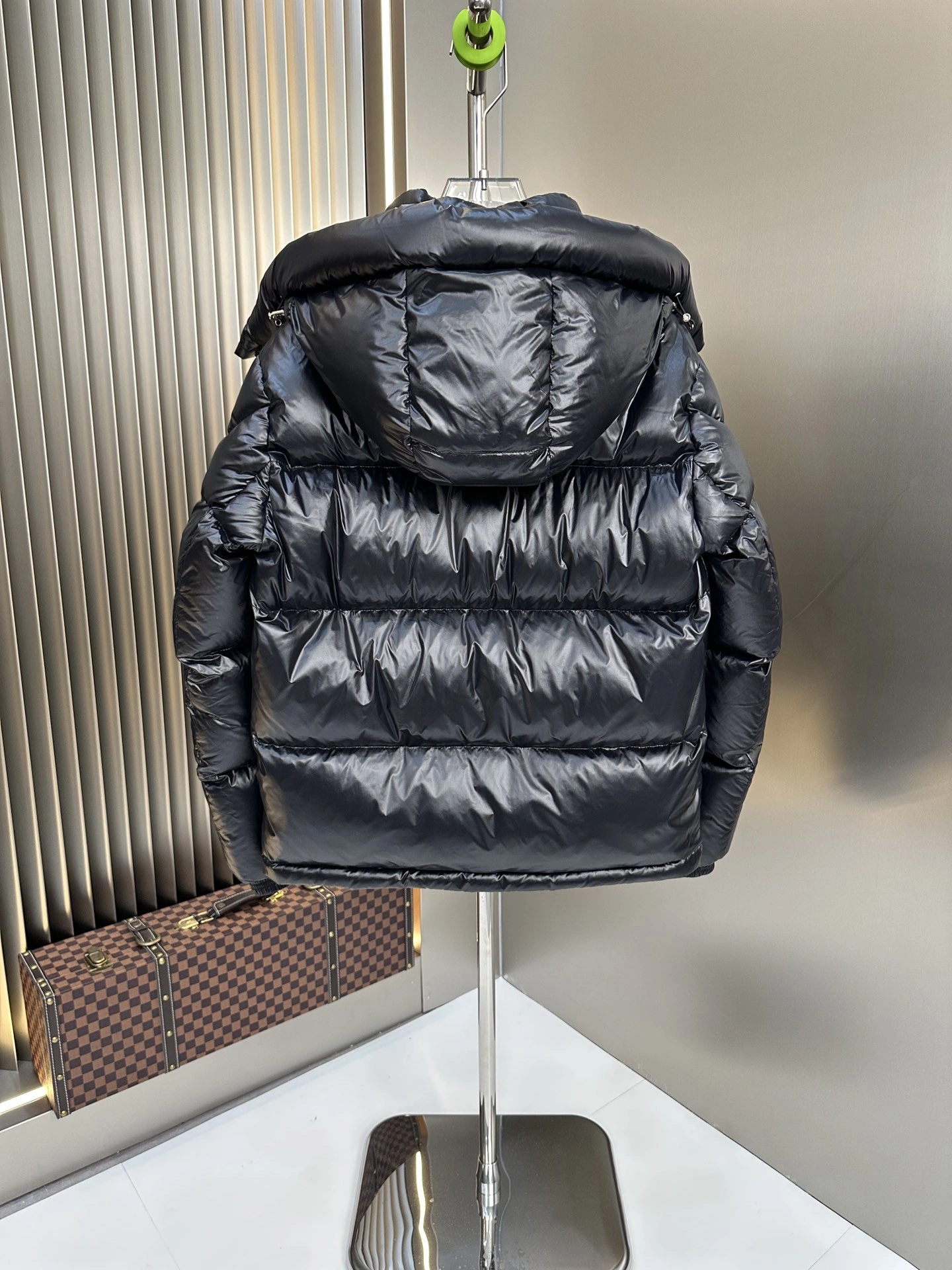 FreshLook Moncler Down Jackets 145605