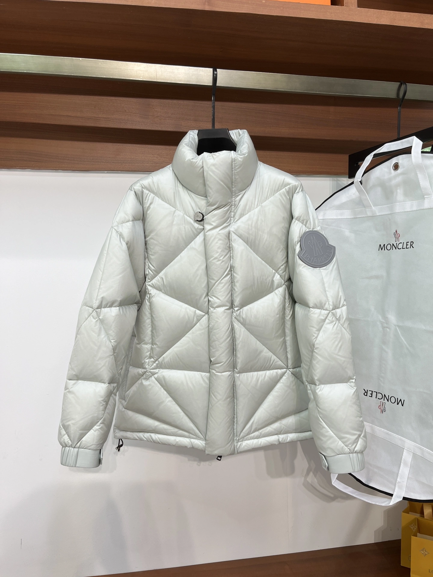 Moncler Down Jackets Unique 145604