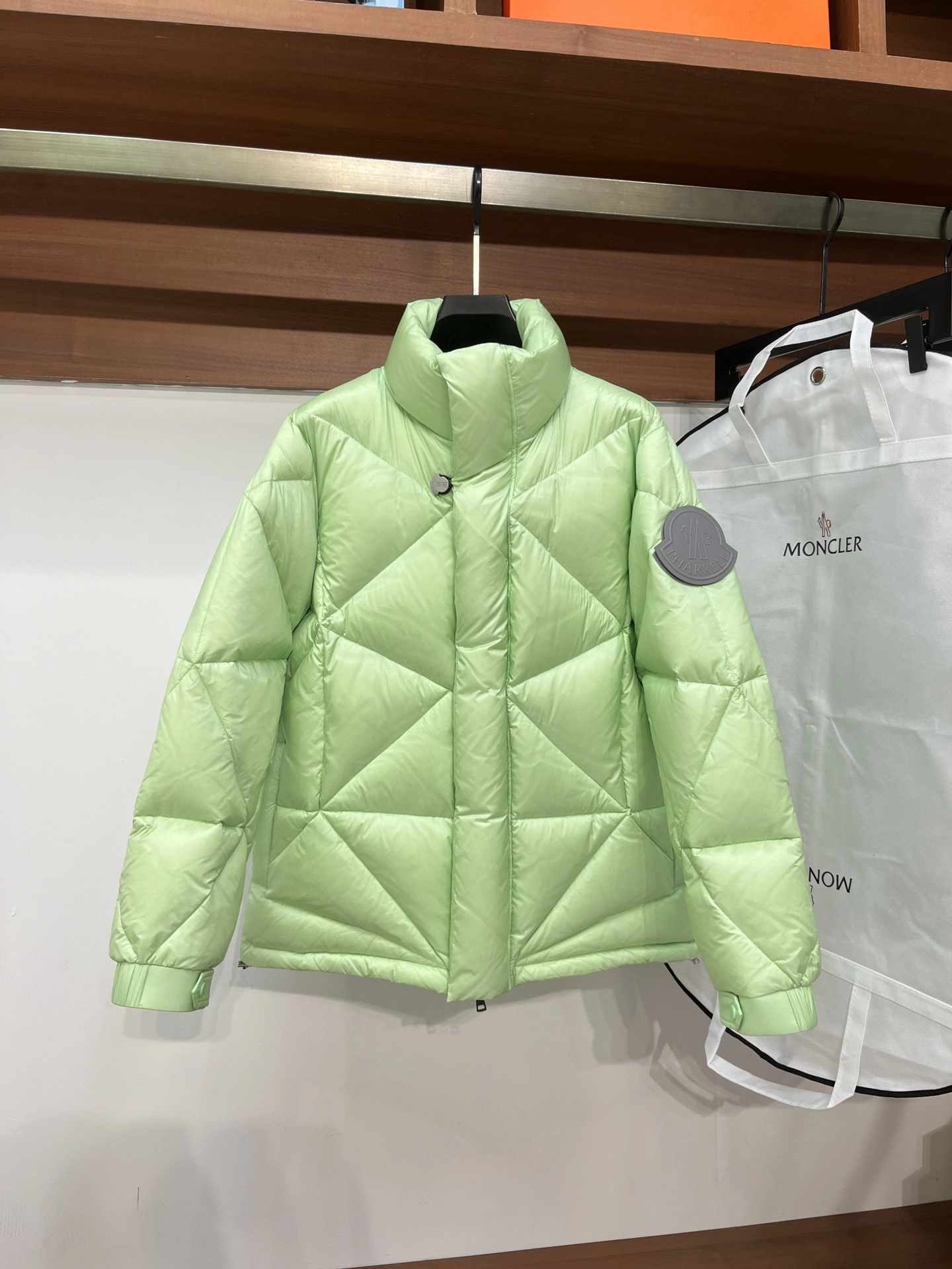 Moncler Down Jackets Unique 145604