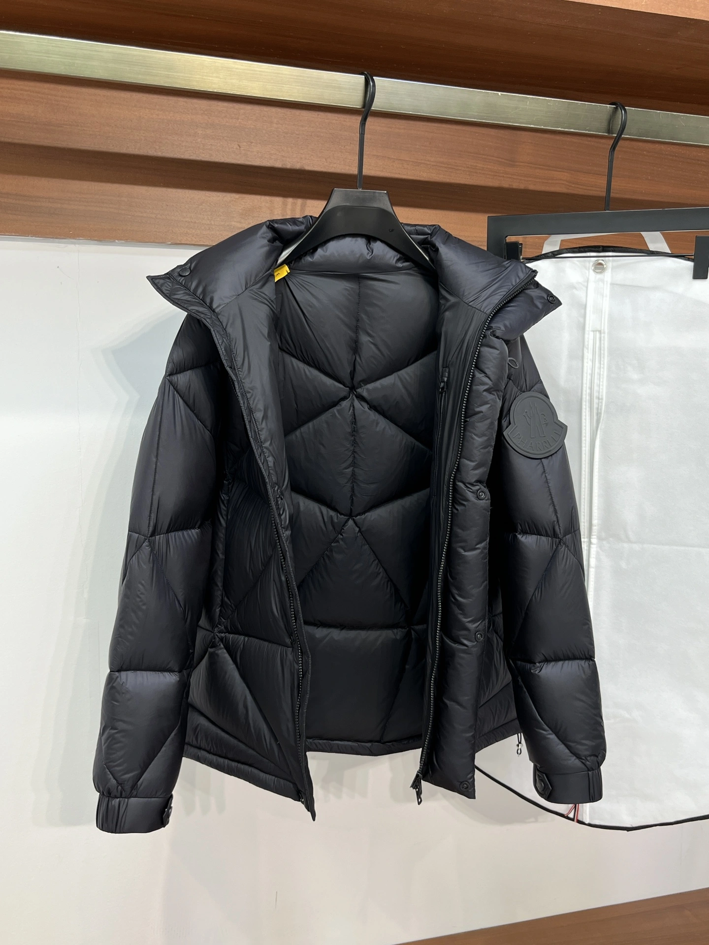 Moncler Down Jackets Unique 145604