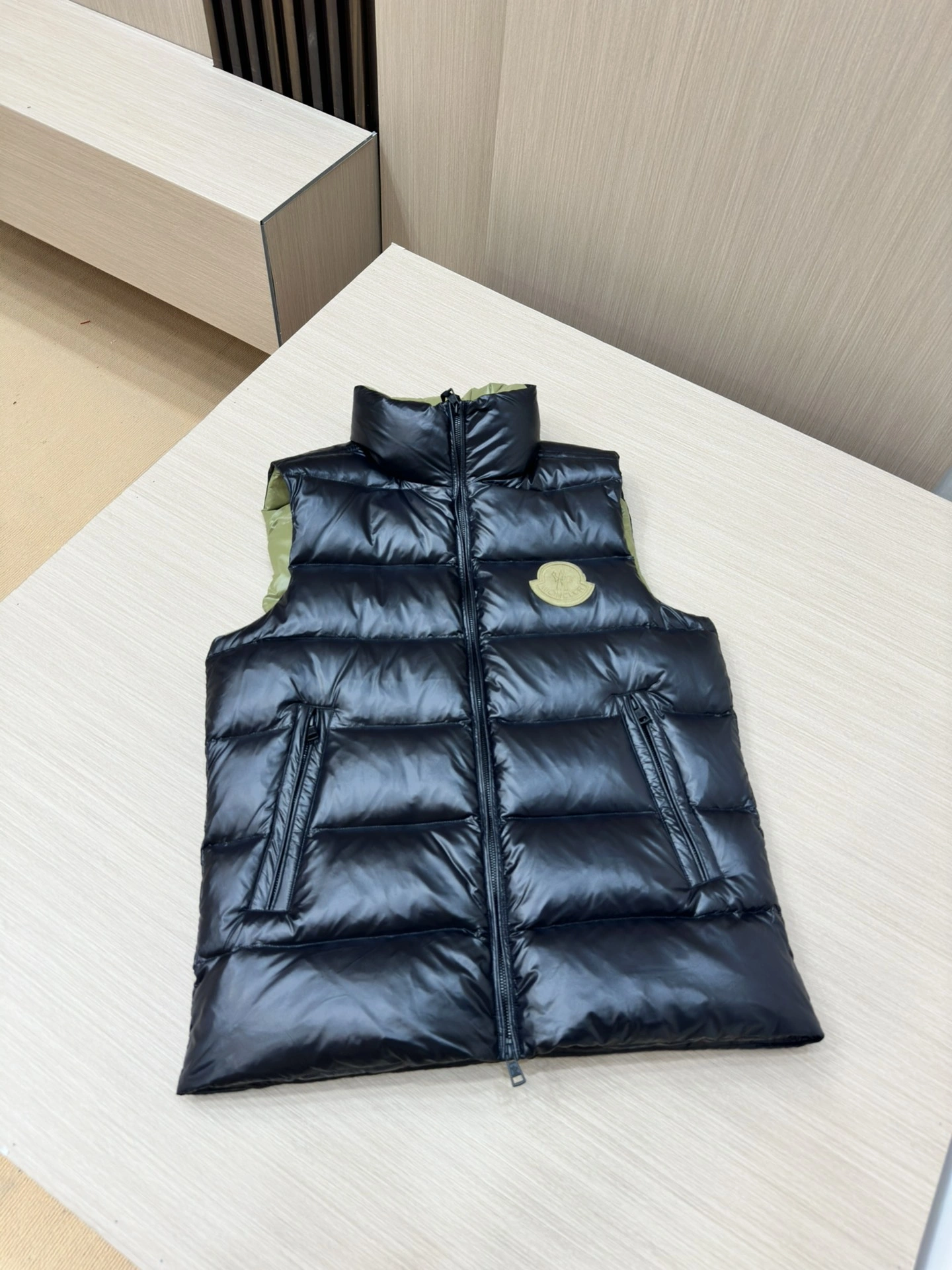 Moncler Down Jackets EasyMatch 145602