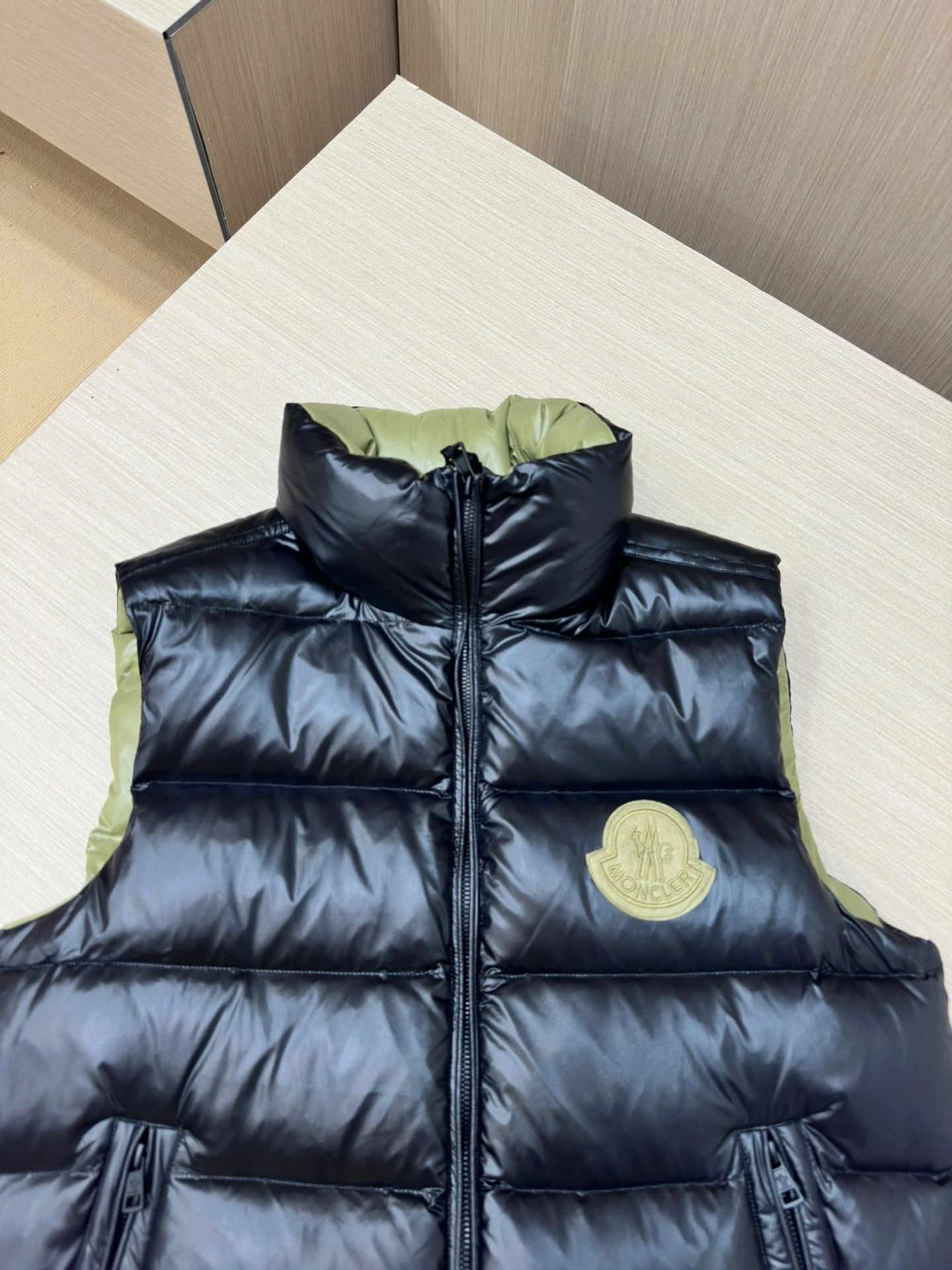 Moncler Down Jackets EasyMatch 145602