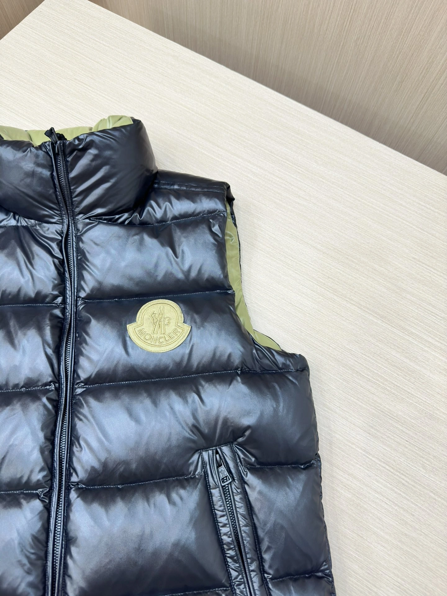 Moncler Down Jackets EasyMatch 145602