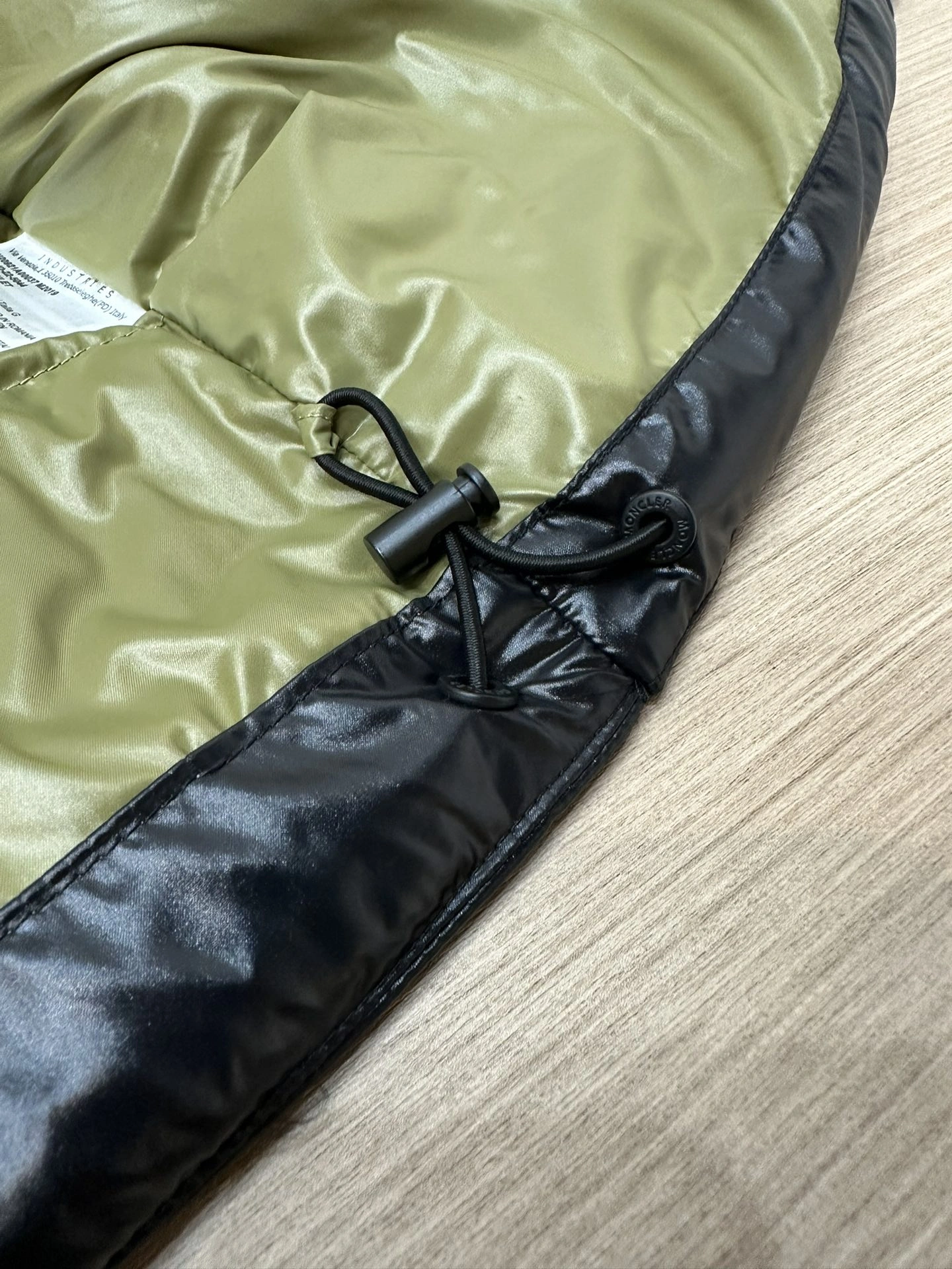 Moncler Down Jackets EasyMatch 145602