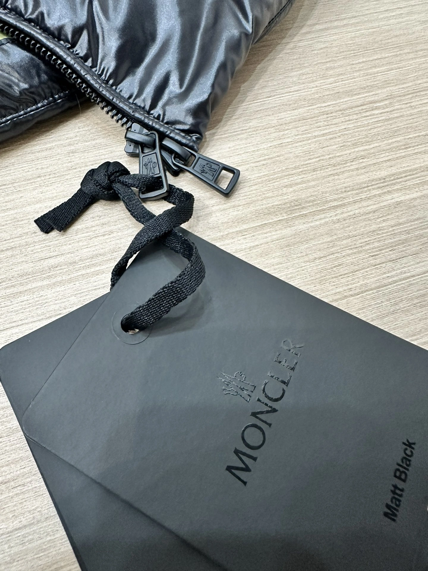 Moncler Down Jackets EasyMatch 145602