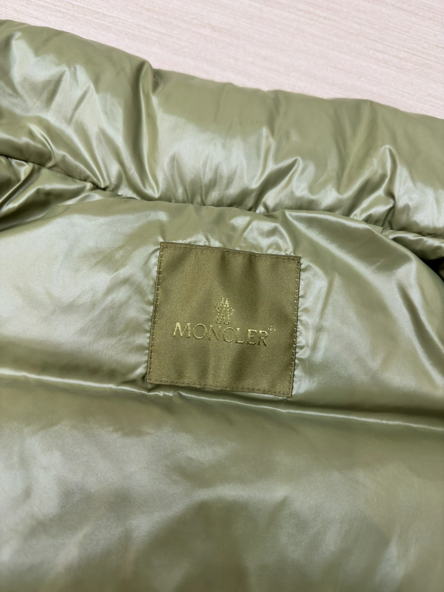 Moncler Down Jackets EasyMatch 145602