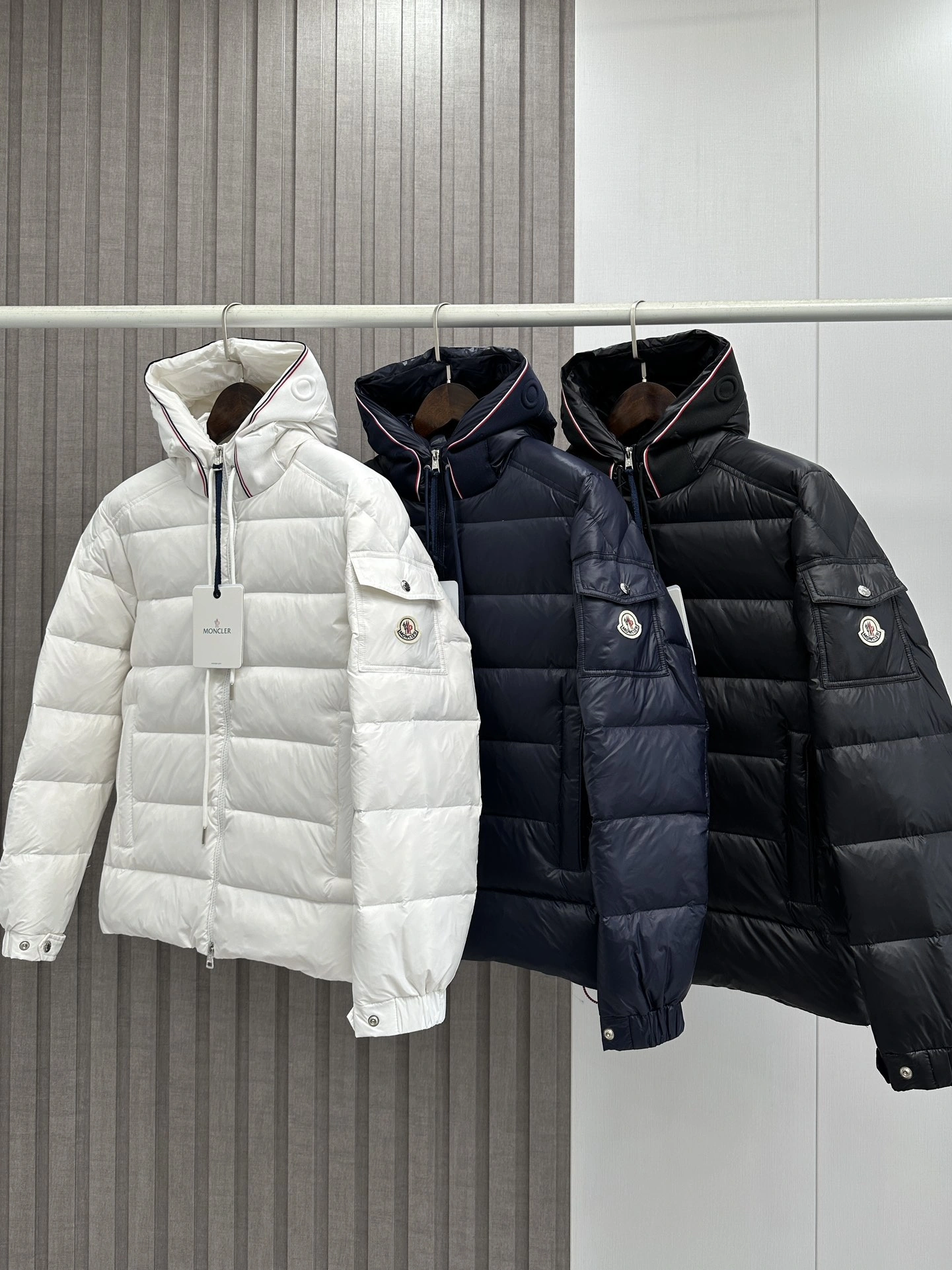 Moncler Down Jackets SmoothTexture 145596