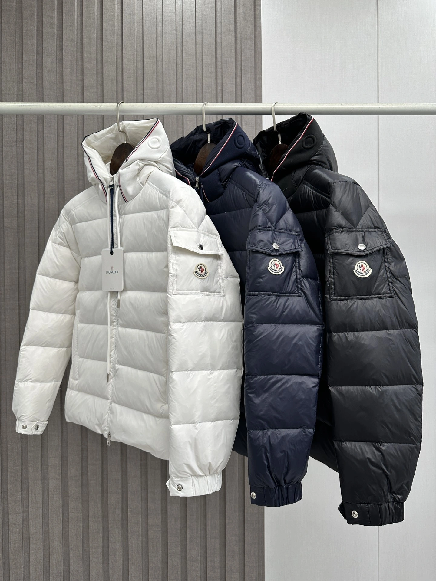 Moncler Down Jackets SmoothTexture 145596