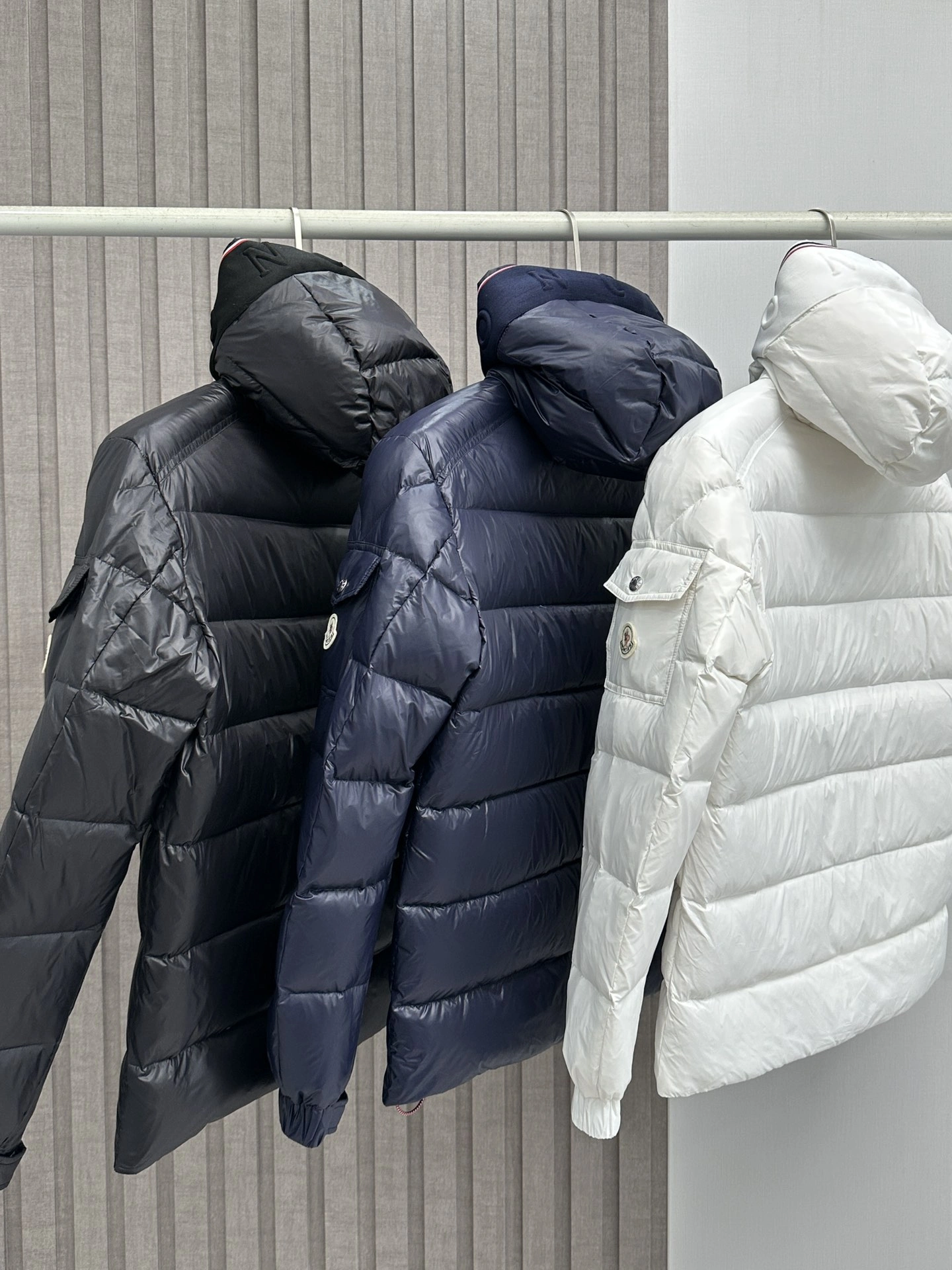 Moncler Down Jackets SmoothTexture 145596