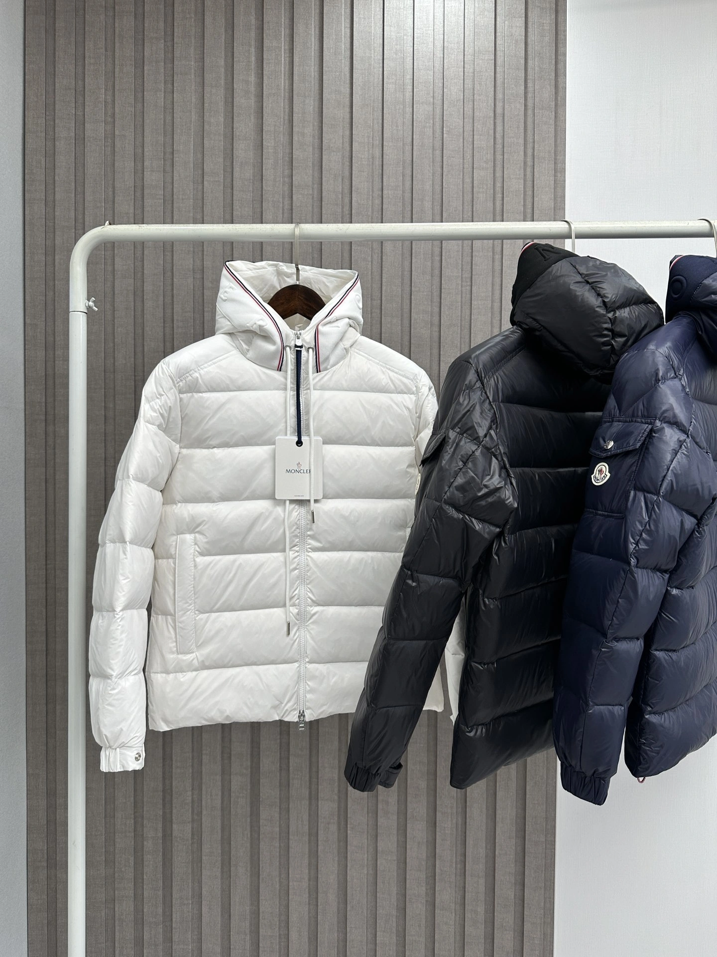 Moncler Down Jackets SmoothTexture 145596