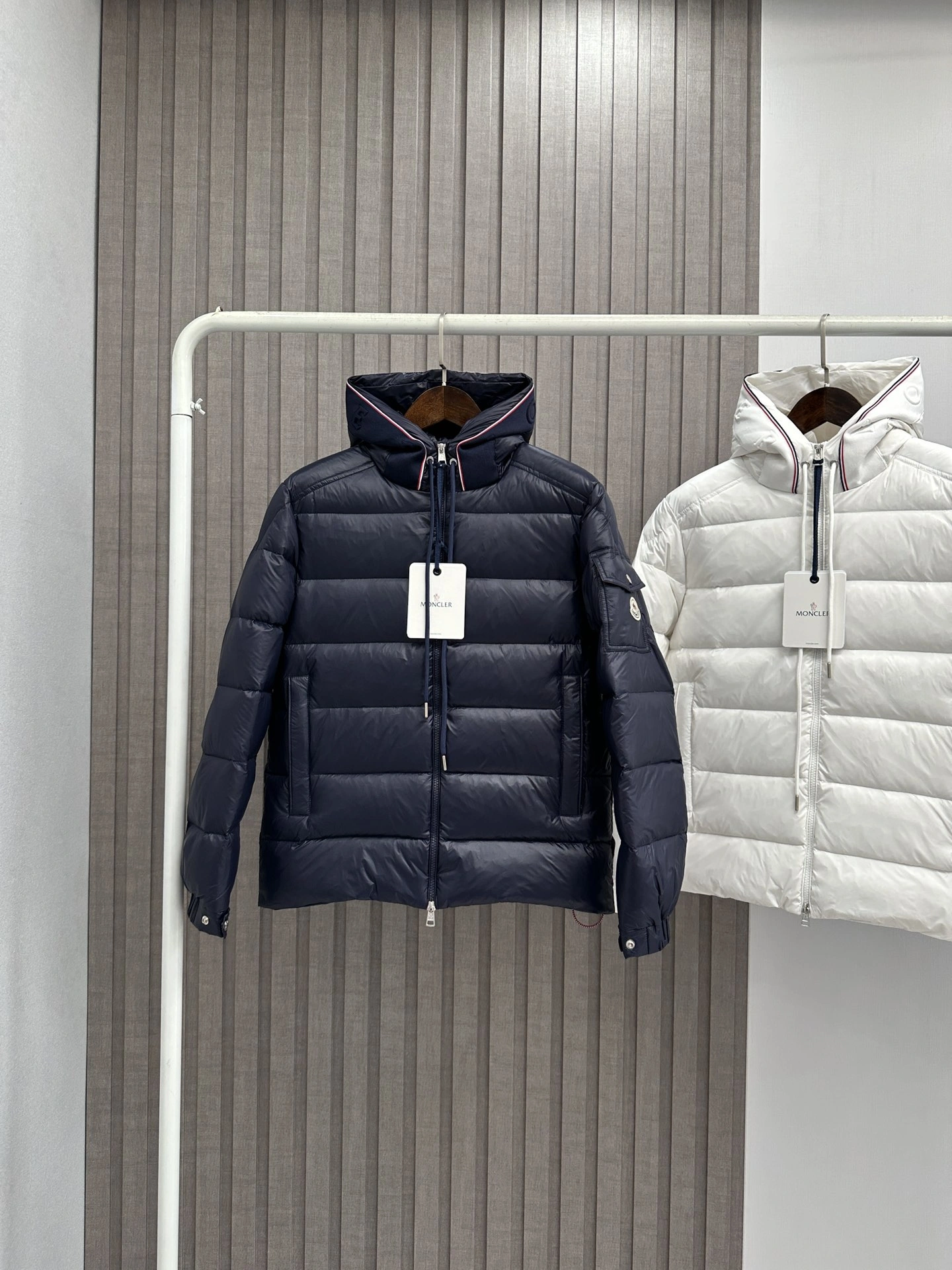 Moncler Down Jackets SmoothTexture 145596
