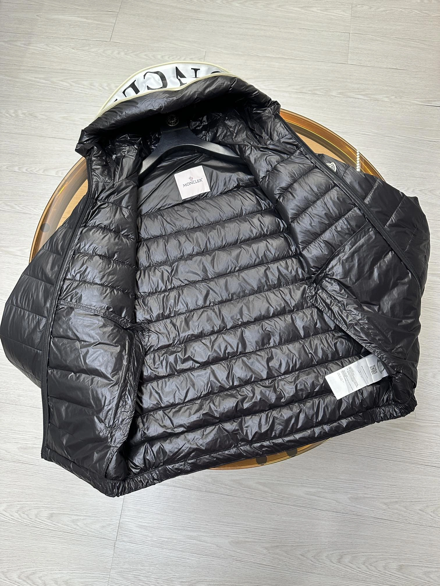Moncler Down Jackets Sleek 145573