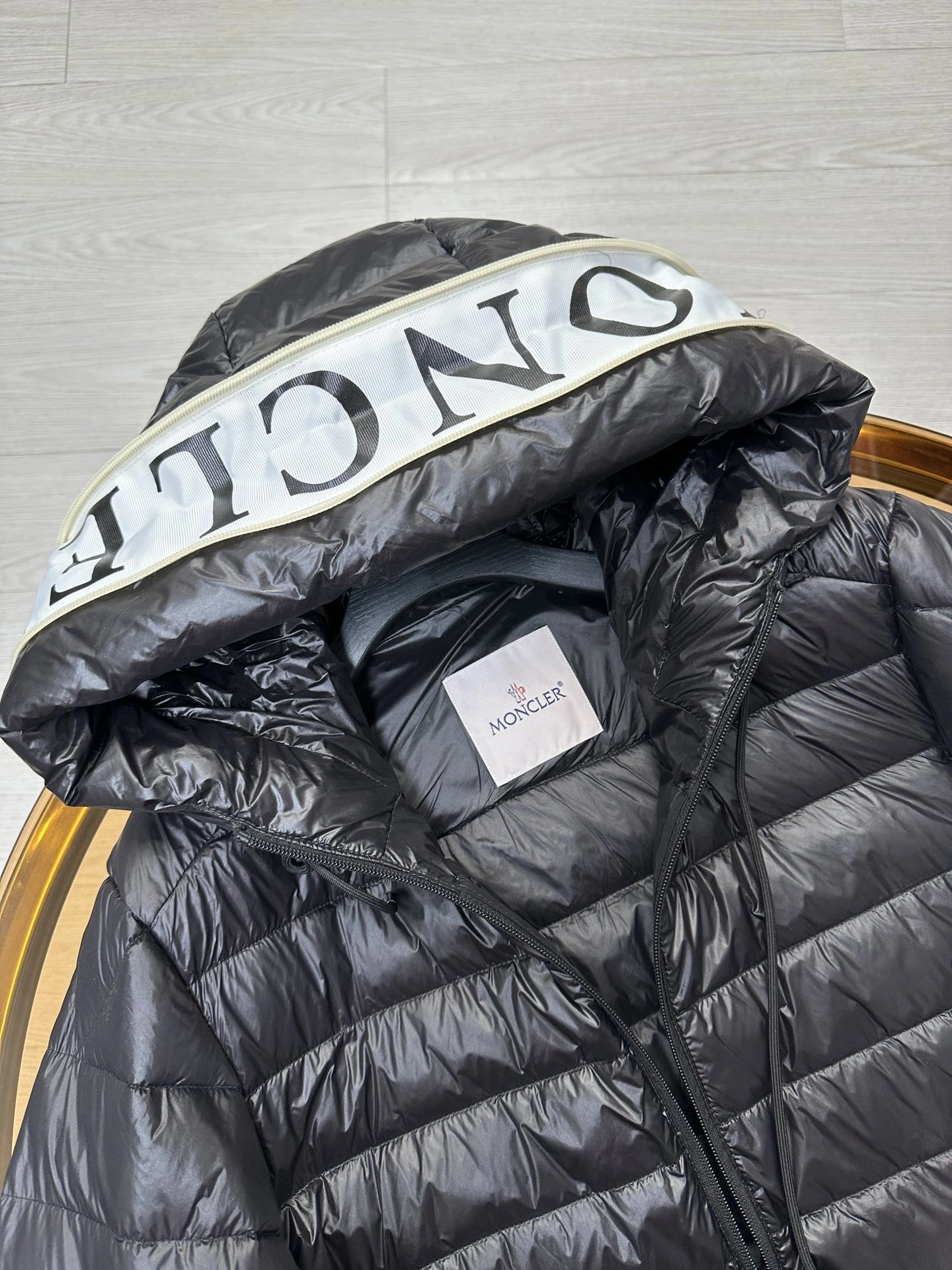 Moncler Down Jackets Sleek 145573