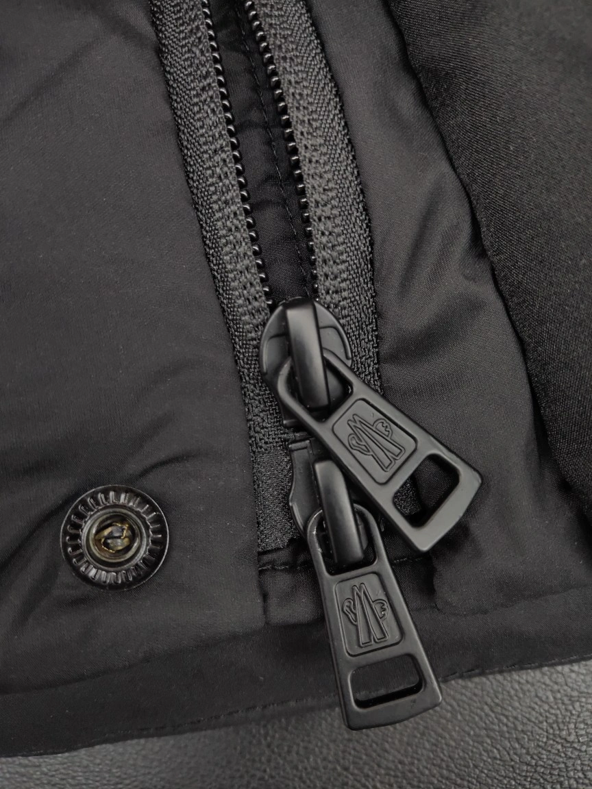 Moncler Down Jackets MultiPurpose 145585