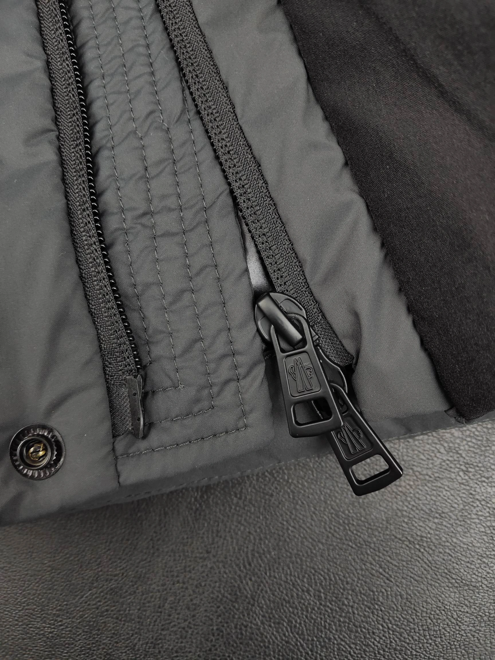 Moncler Down Jackets HighQuality 145574