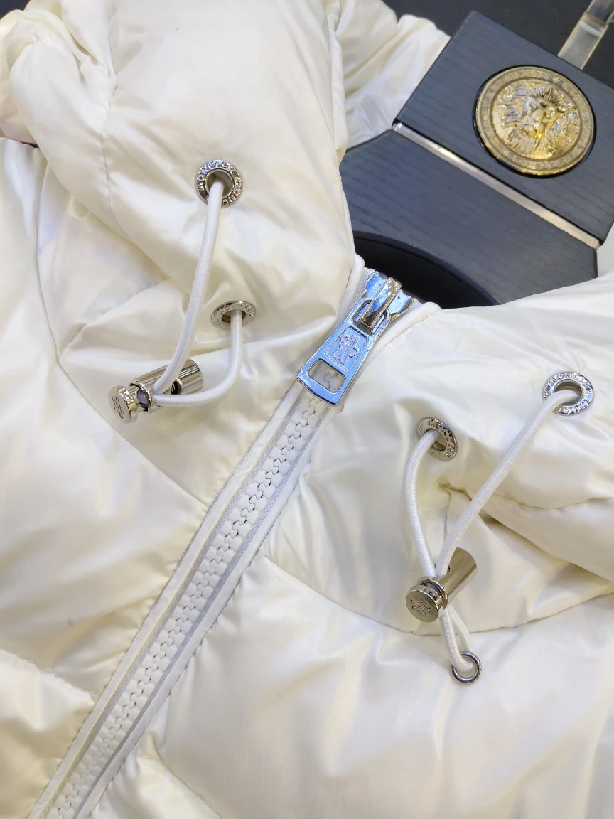 Seasonal Moncler Down Jackets 145580