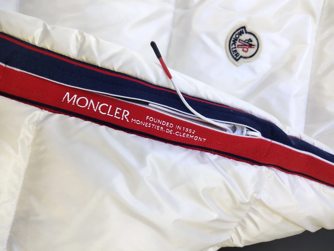 Seasonal Moncler Down Jackets 145580