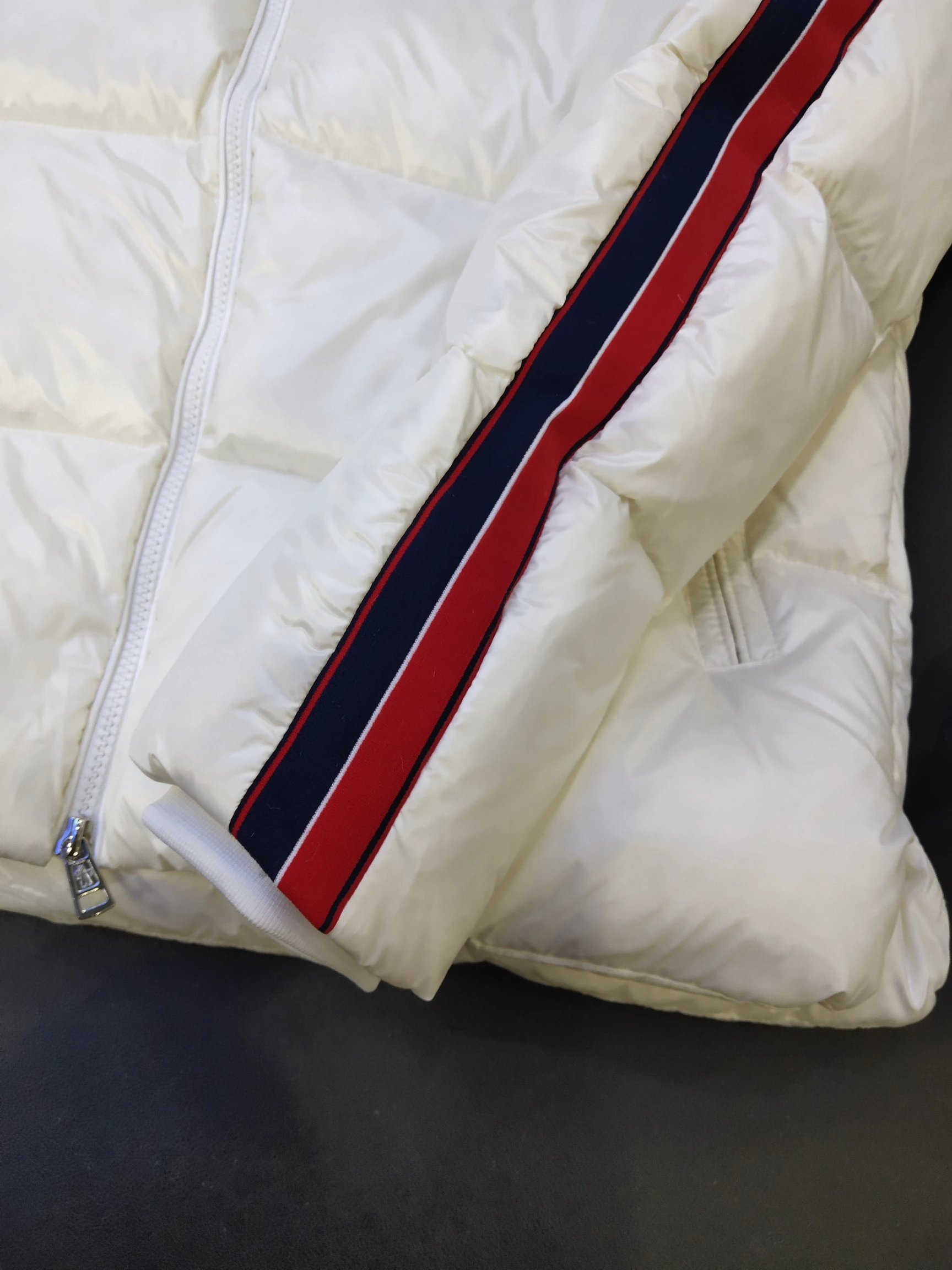 Seasonal Moncler Down Jackets 145580