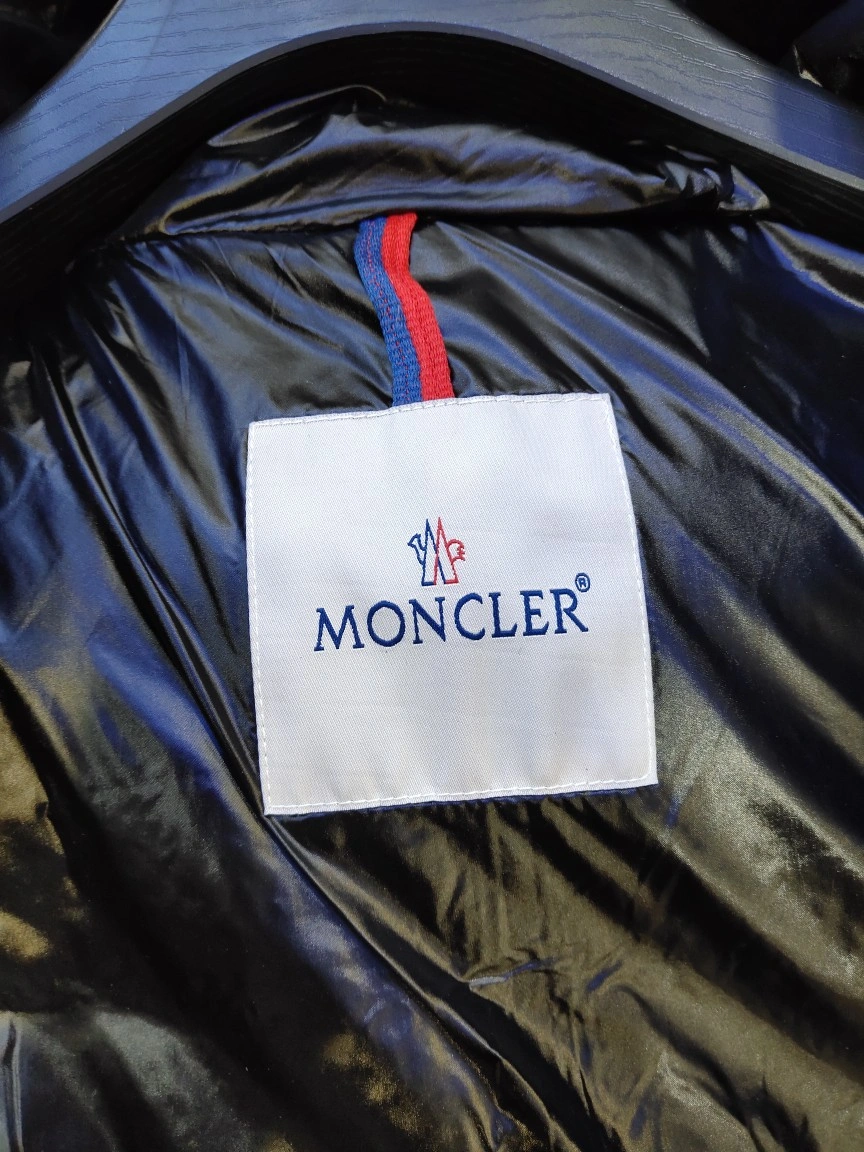FashionForward Moncler Down Jackets 145570